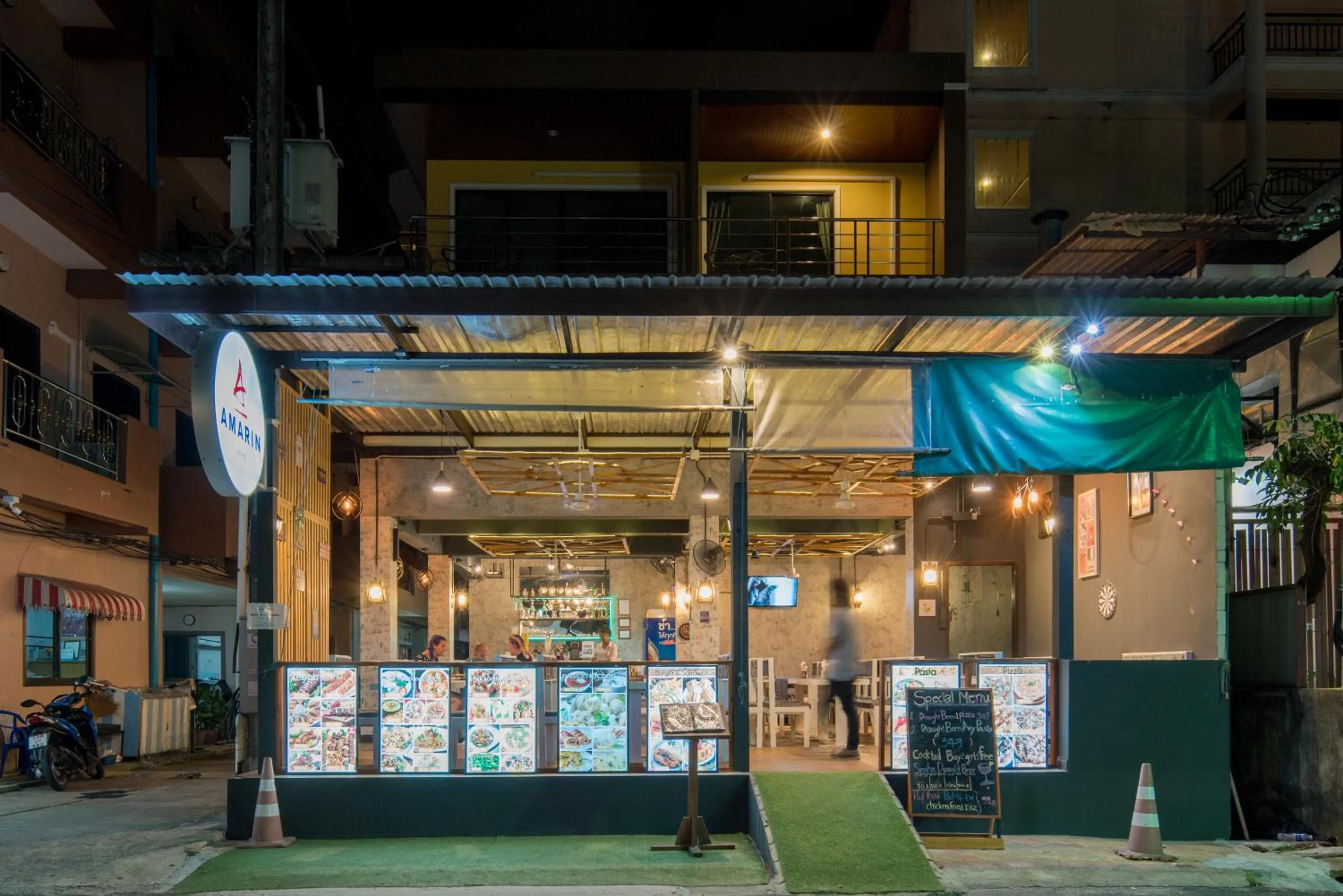 Lounge or bar in Amarin Hotel Patong