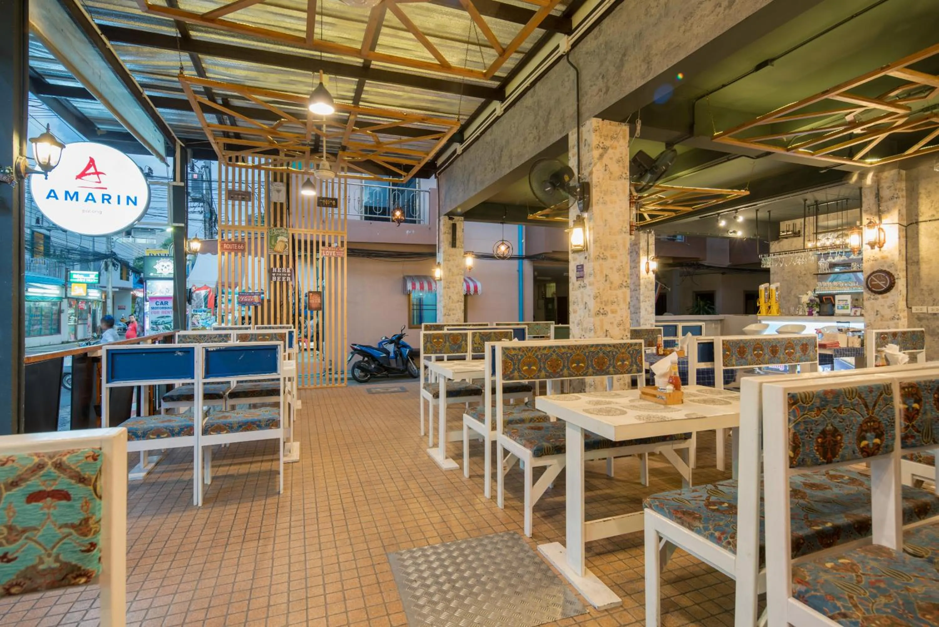 Restaurant/places to eat in Amarin Hotel Patong
