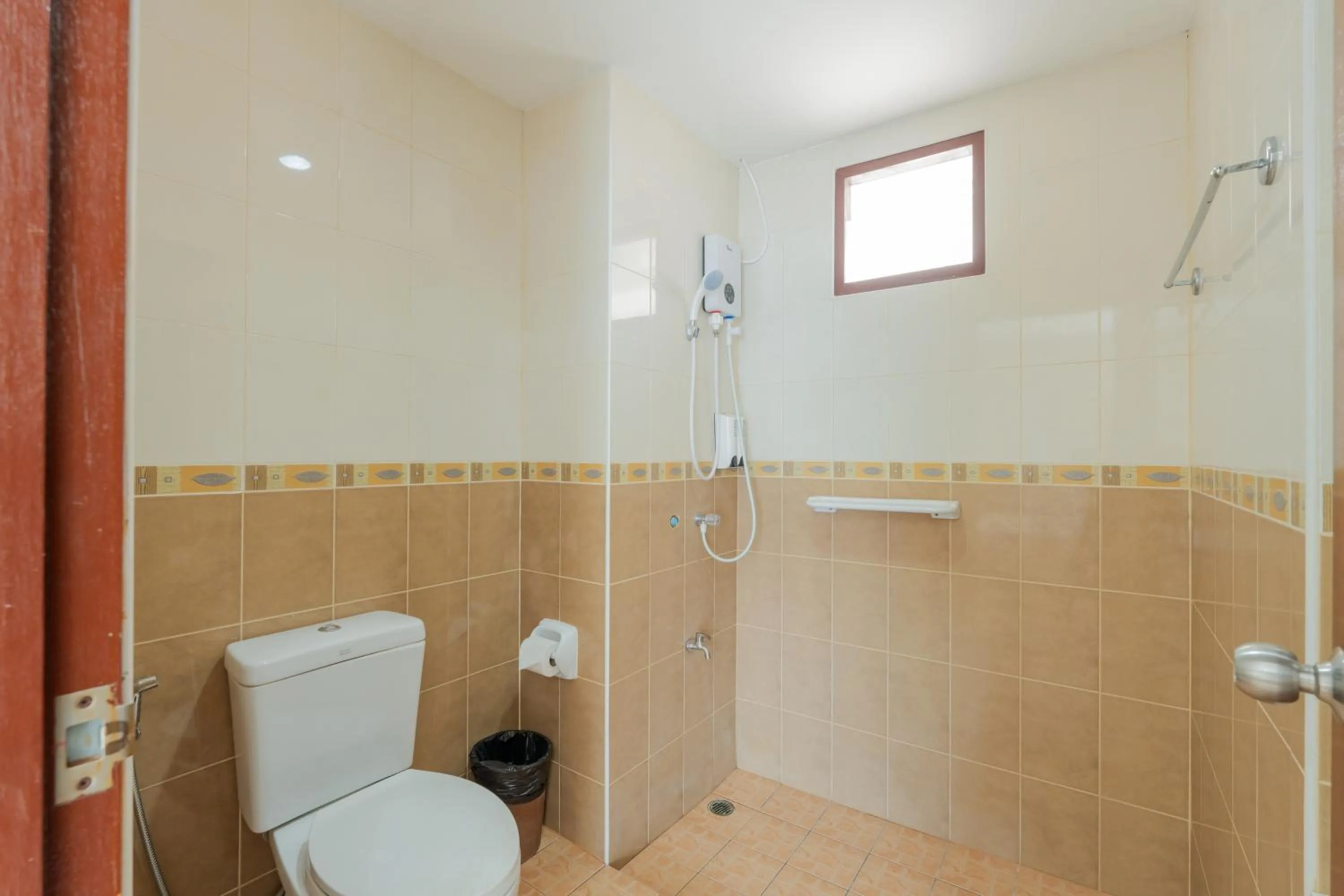 Shower in Amarin Hotel Patong