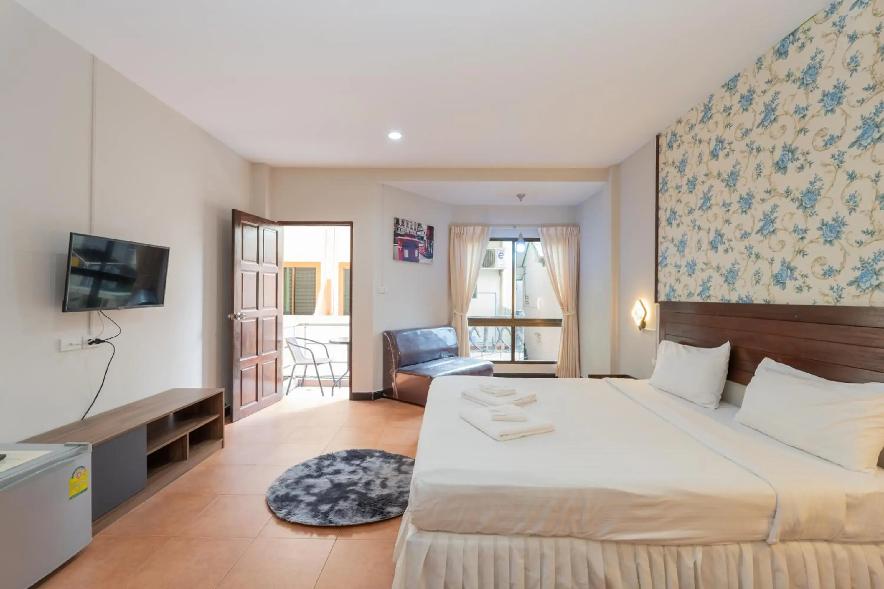 2 Connecting Studio Kitchenette for 6 in Amarin Hotel Patong 2 Connecting Studio Kitchenette for 6 in Amarin Hotel Patong