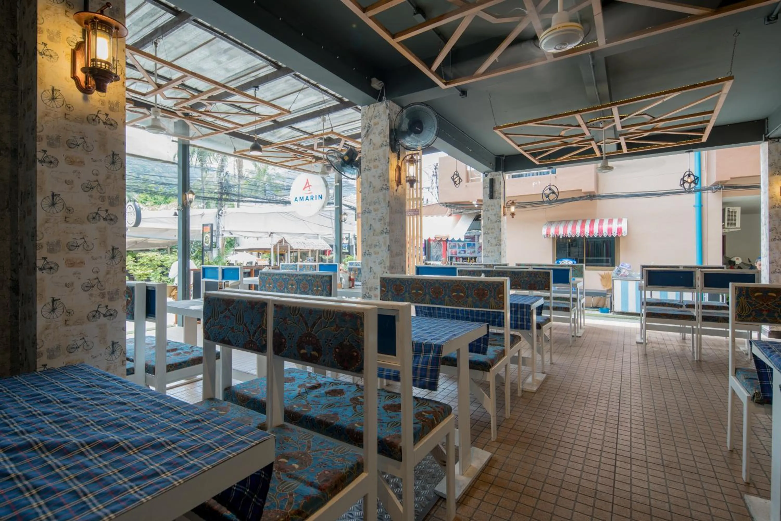 Restaurant/places to eat in Amarin Hotel Patong