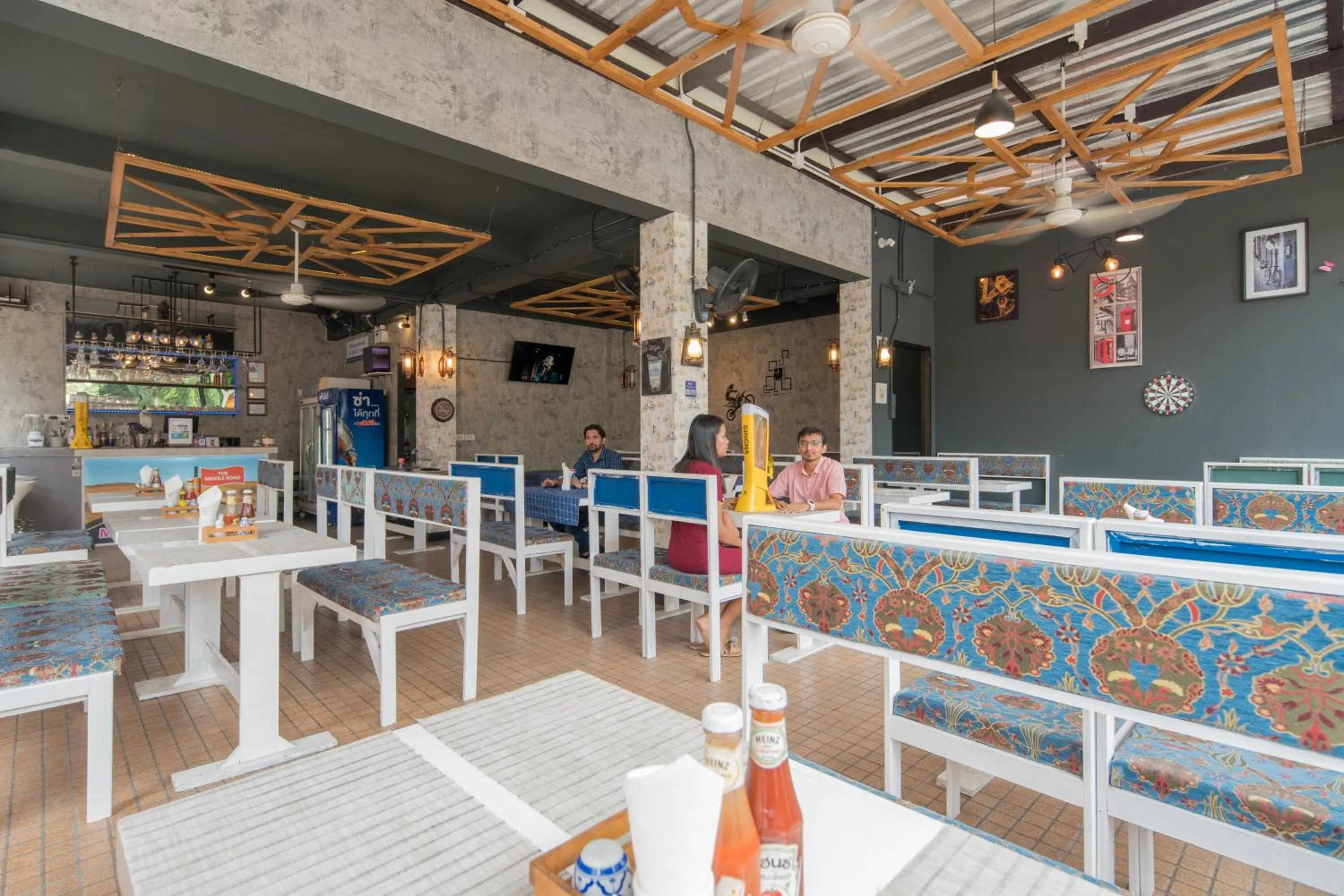 Restaurant/places to eat in Amarin Hotel Patong