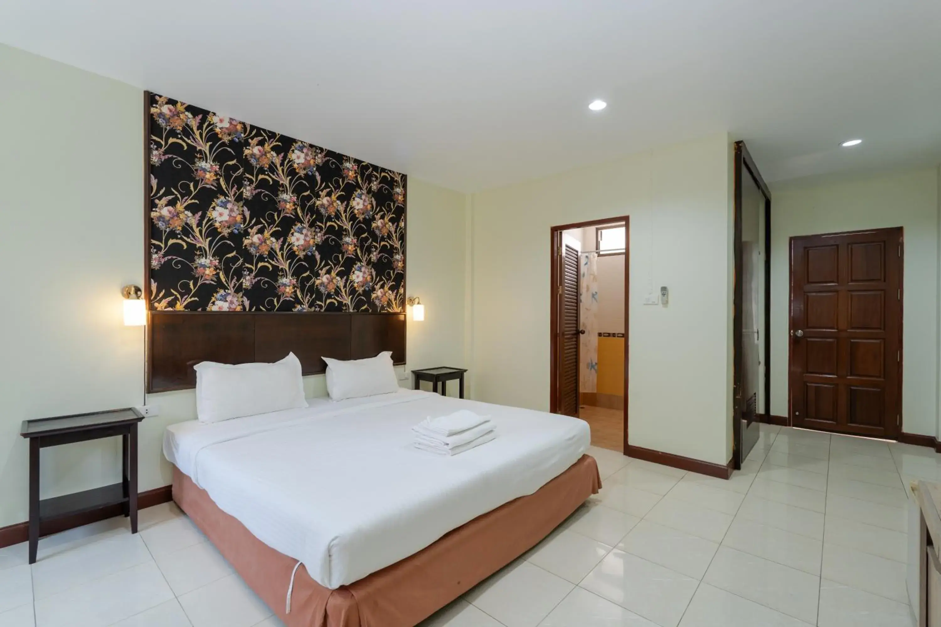 Superior Quadruple Room in Amarin Hotel Patong Superior Quadruple Room in Amarin Hotel Patong
