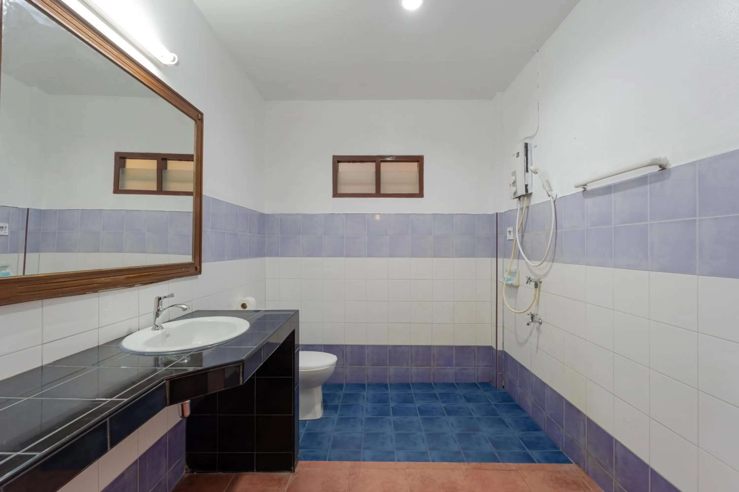 Shower in Amarin Hotel Patong