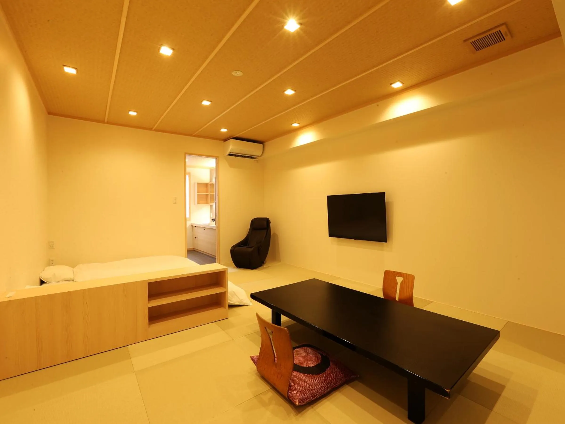 Photo of the whole room in Arima Royal Hotel