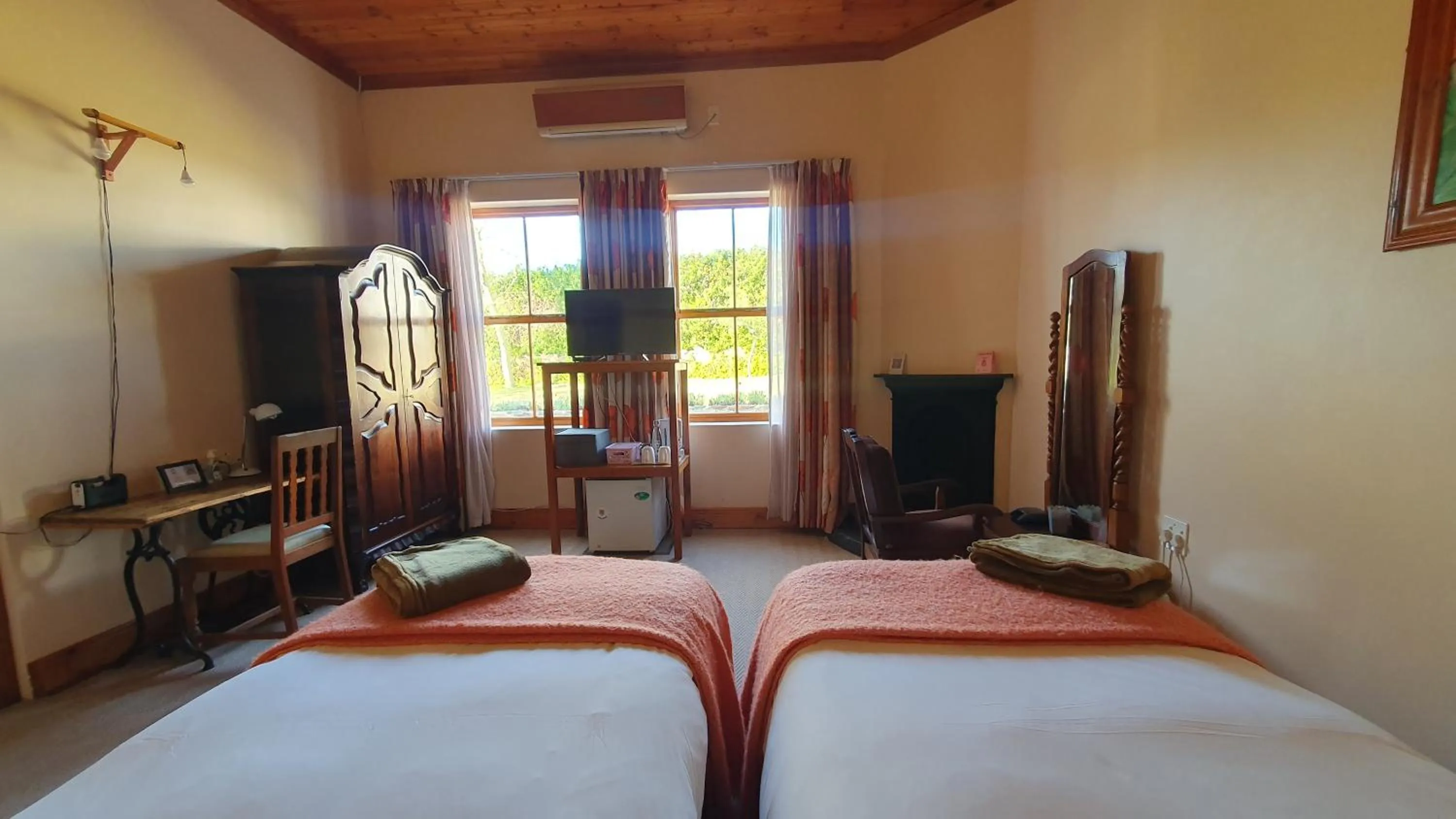 Coffee/tea facilities, Bed in Angler and Antelope Guesthouse