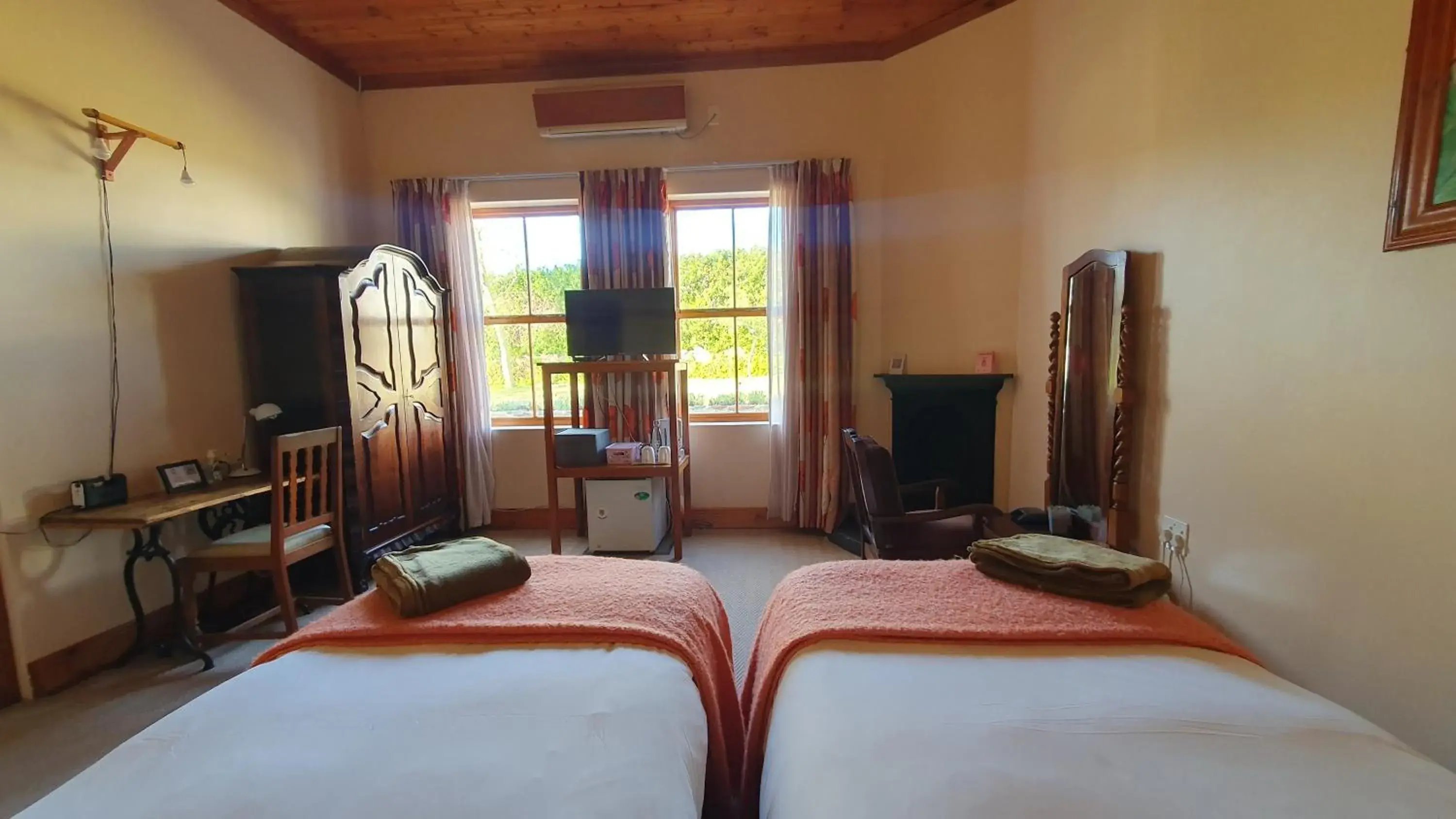 Twin Room in Angler and Antelope Guesthouse Twin Room in Angler and Antelope Guesthouse