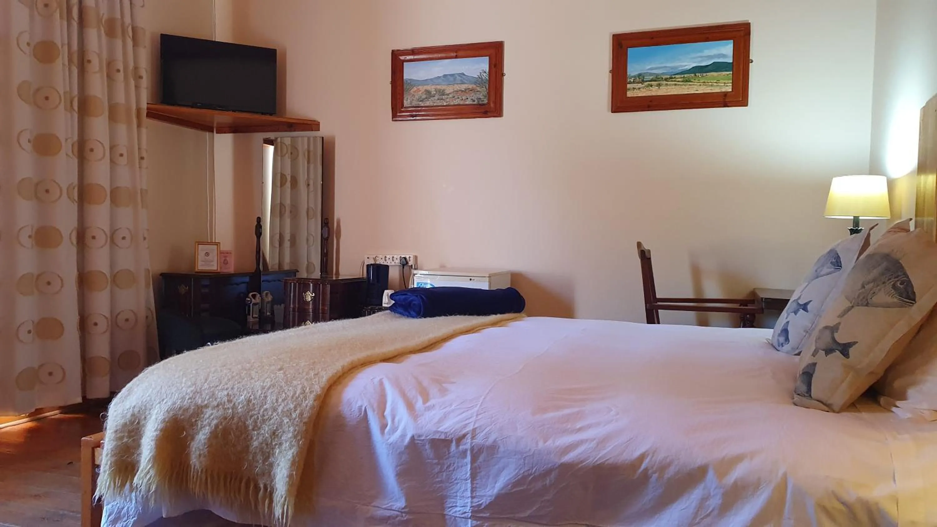 TV and multimedia, Bed in Angler and Antelope Guesthouse