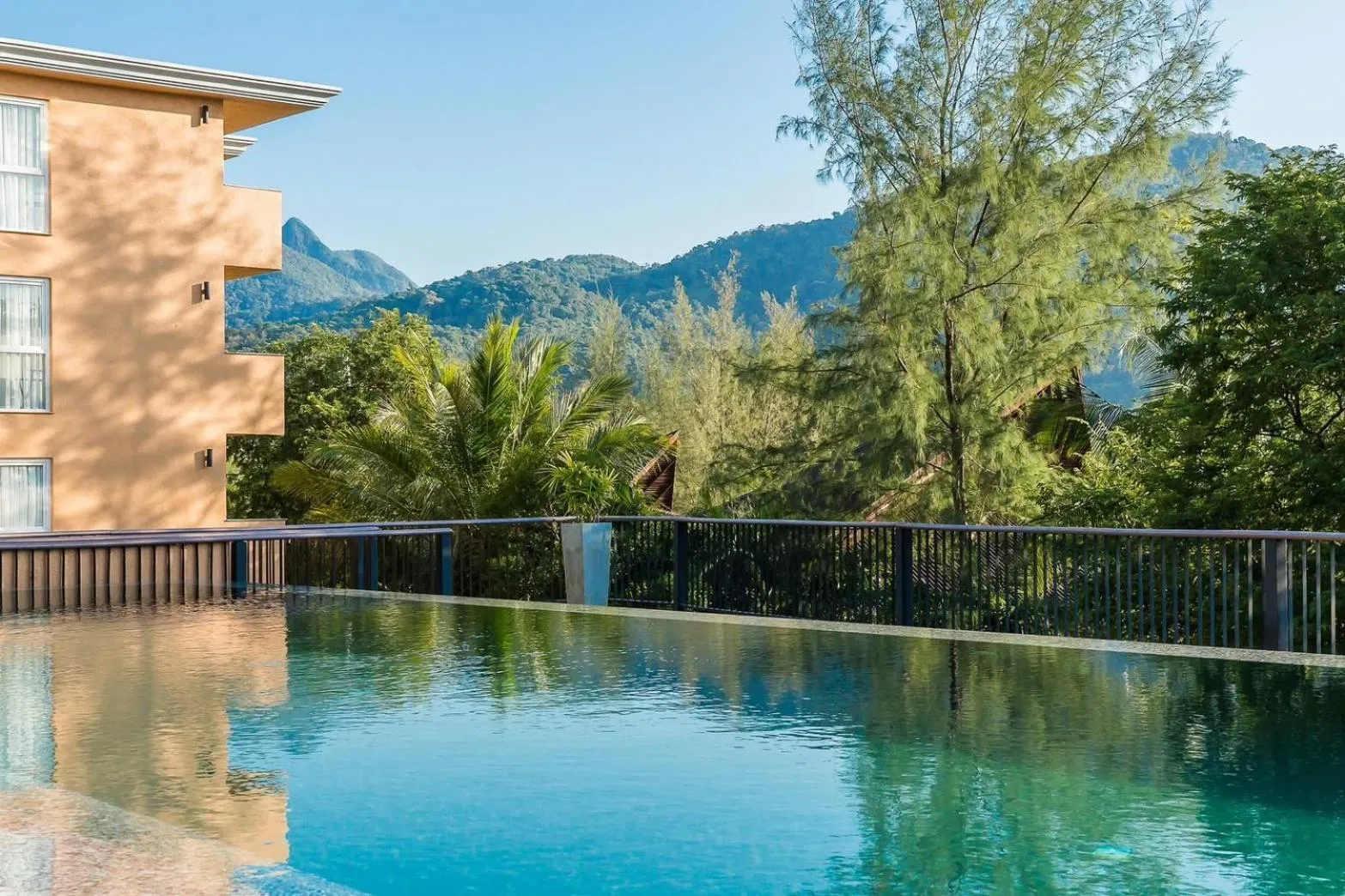 Swimming pool in Marina Sands Resort