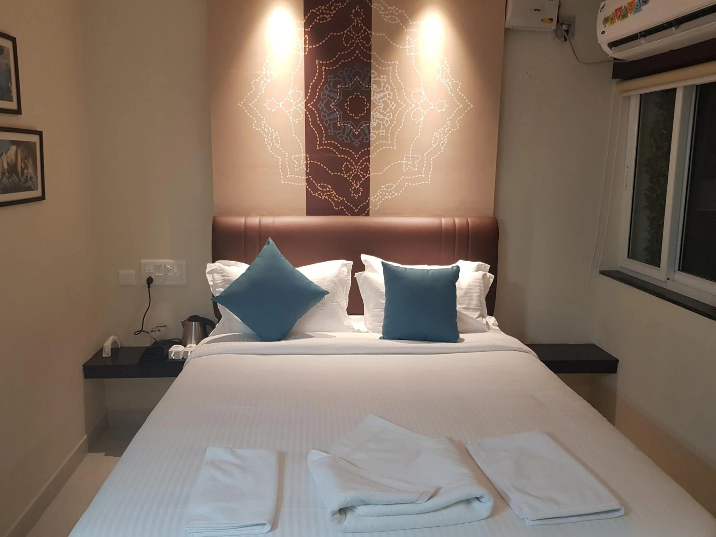 Photo of the whole room, Bed in The Bull Boutique Hotel