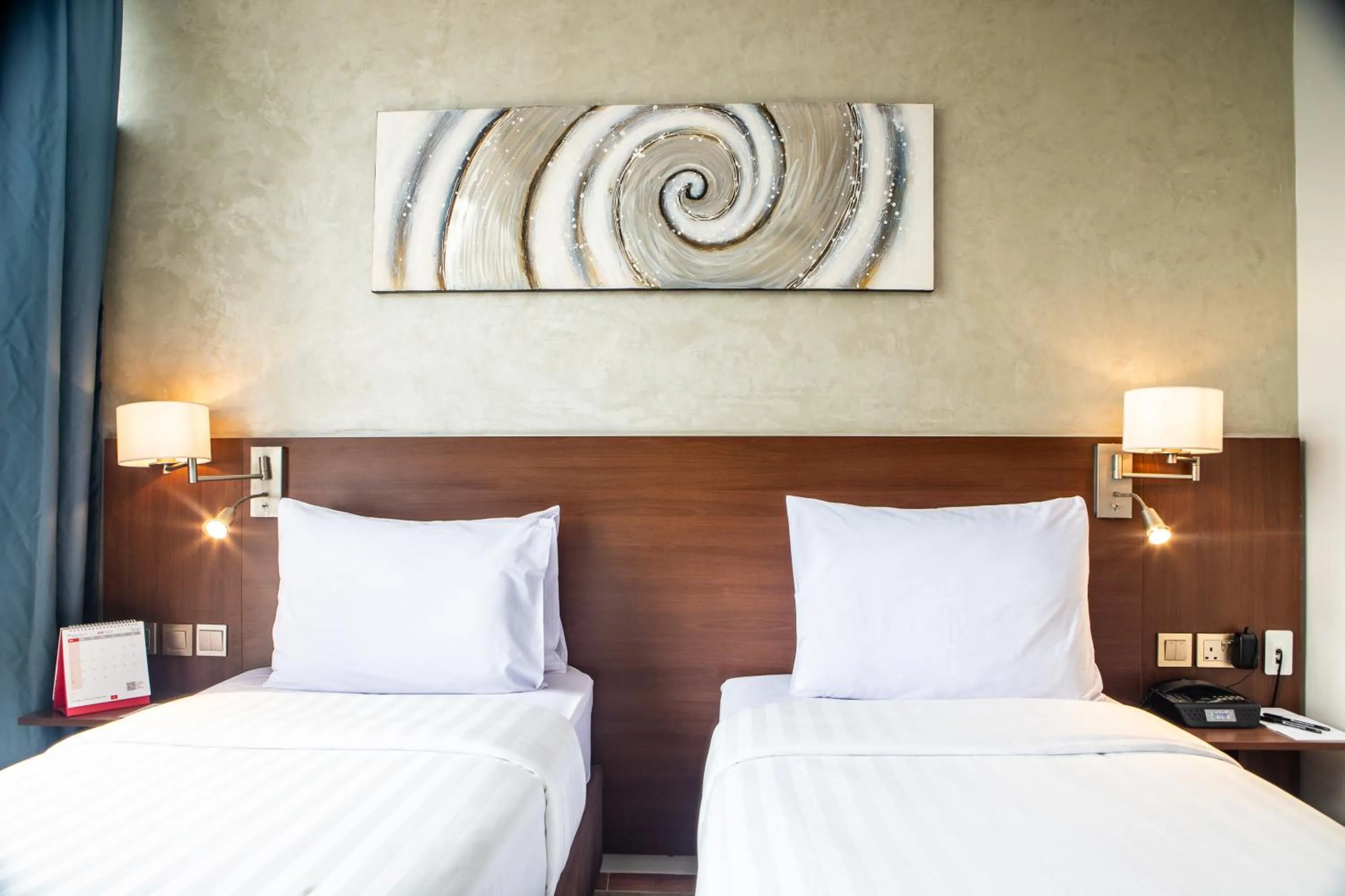 Photo of the whole room, Bed in The Emory Hotel