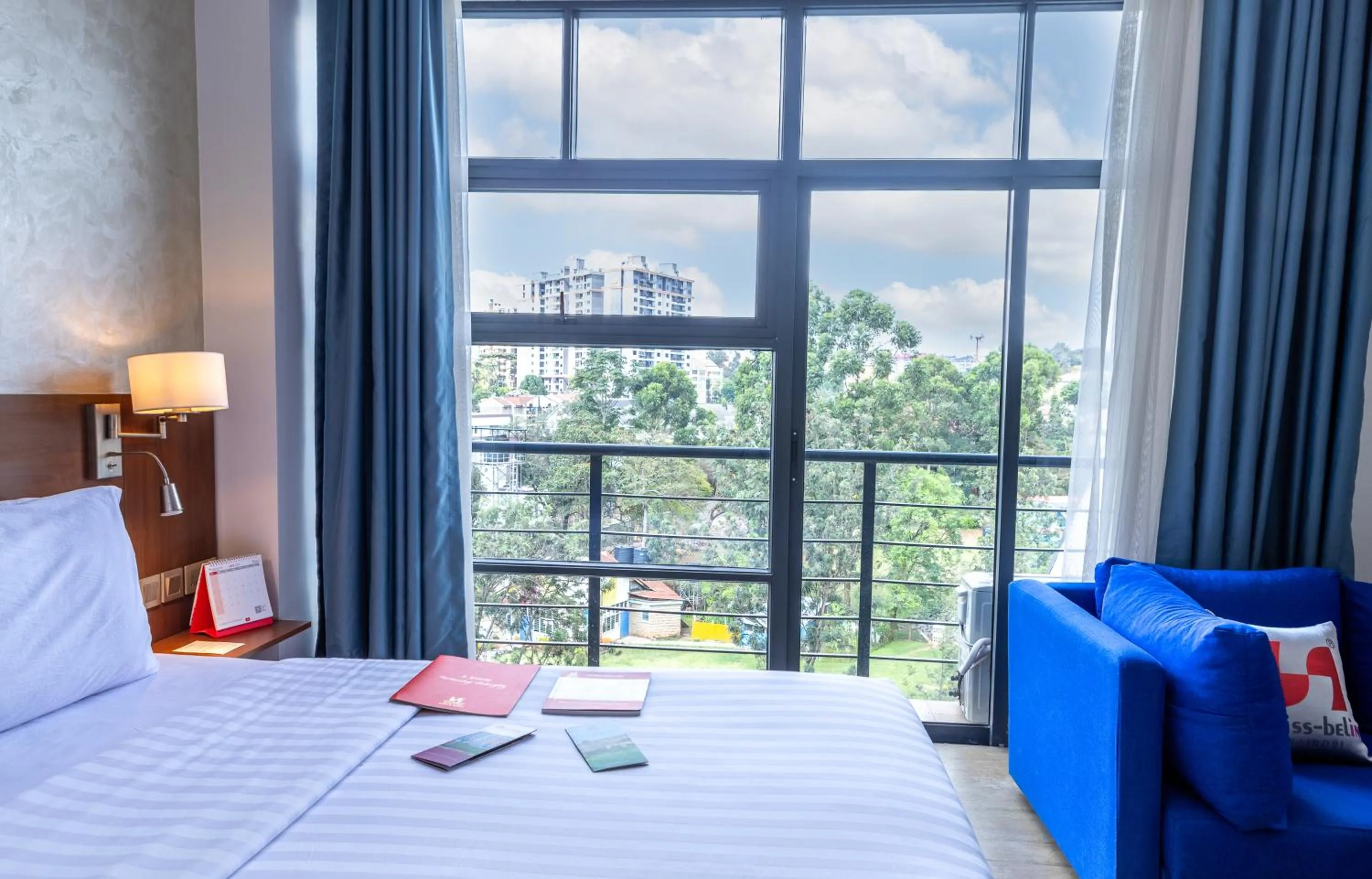 Balcony/Terrace, Bed in The Emory Hotel