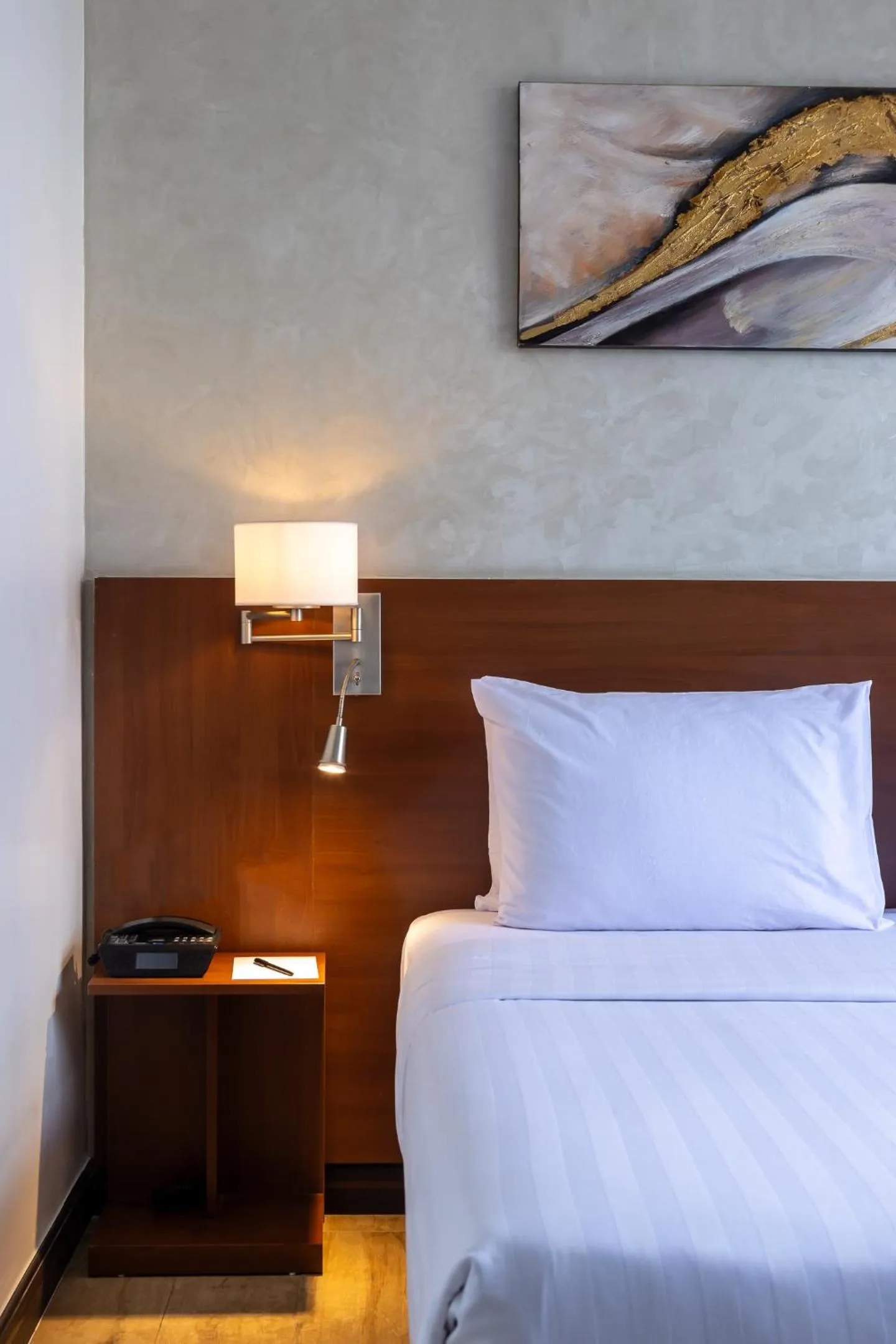 Photo of the whole room, Bed in The Emory Hotel