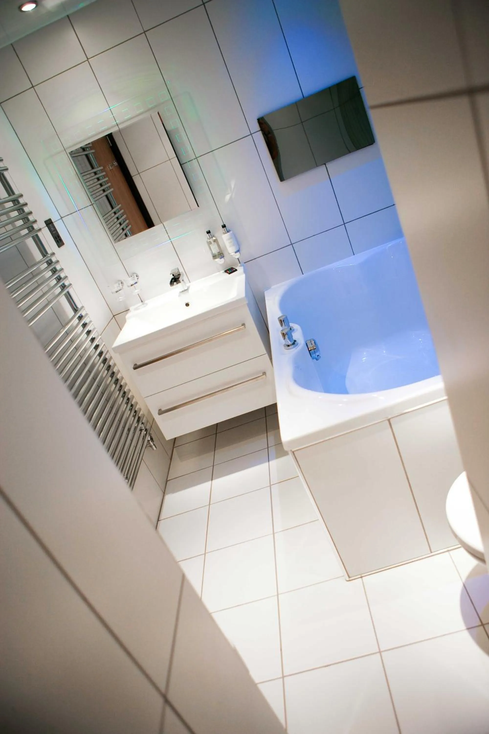 Bathroom in Windermere Suites