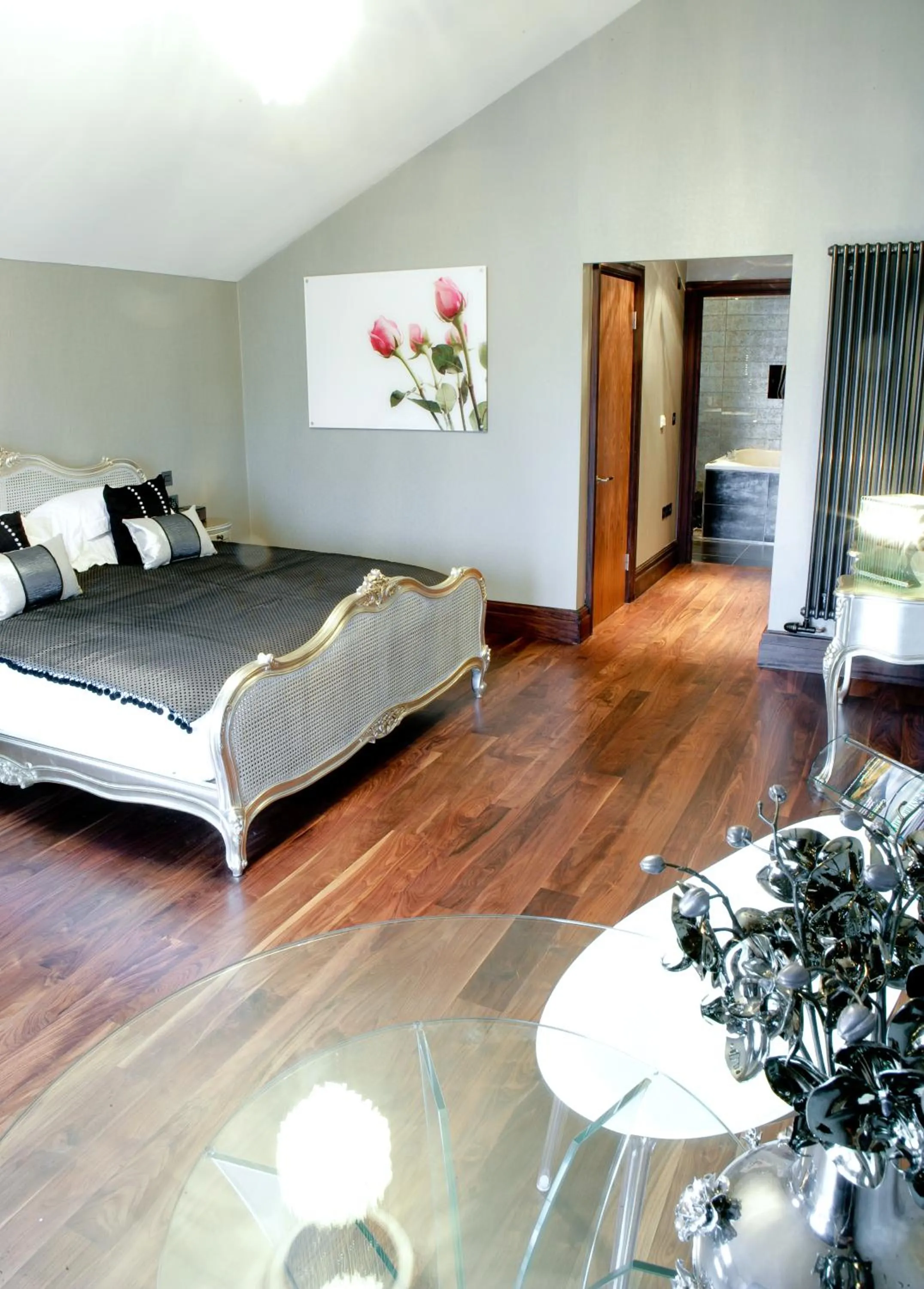 Bed in Windermere Suites