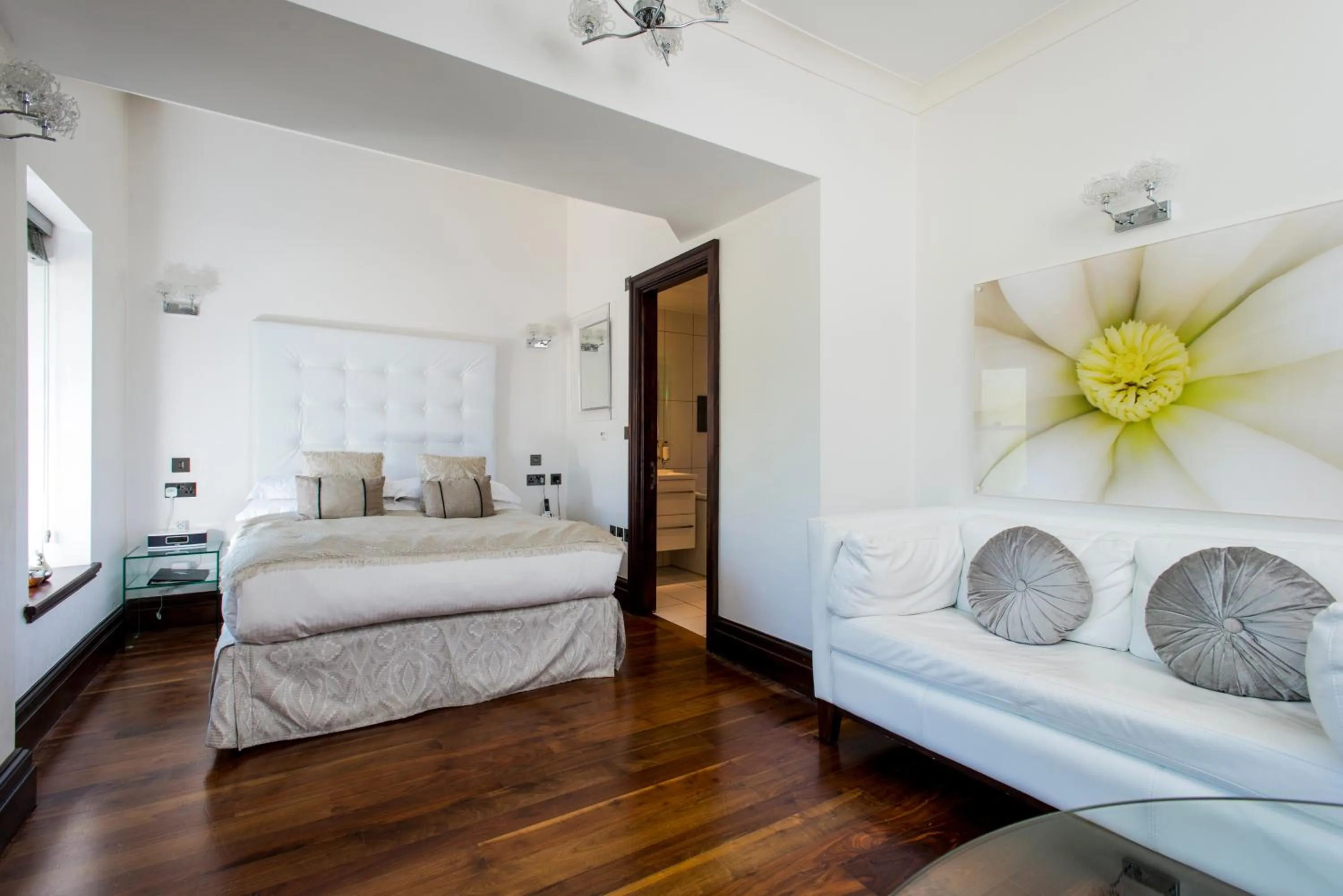 Bed in Windermere Suites