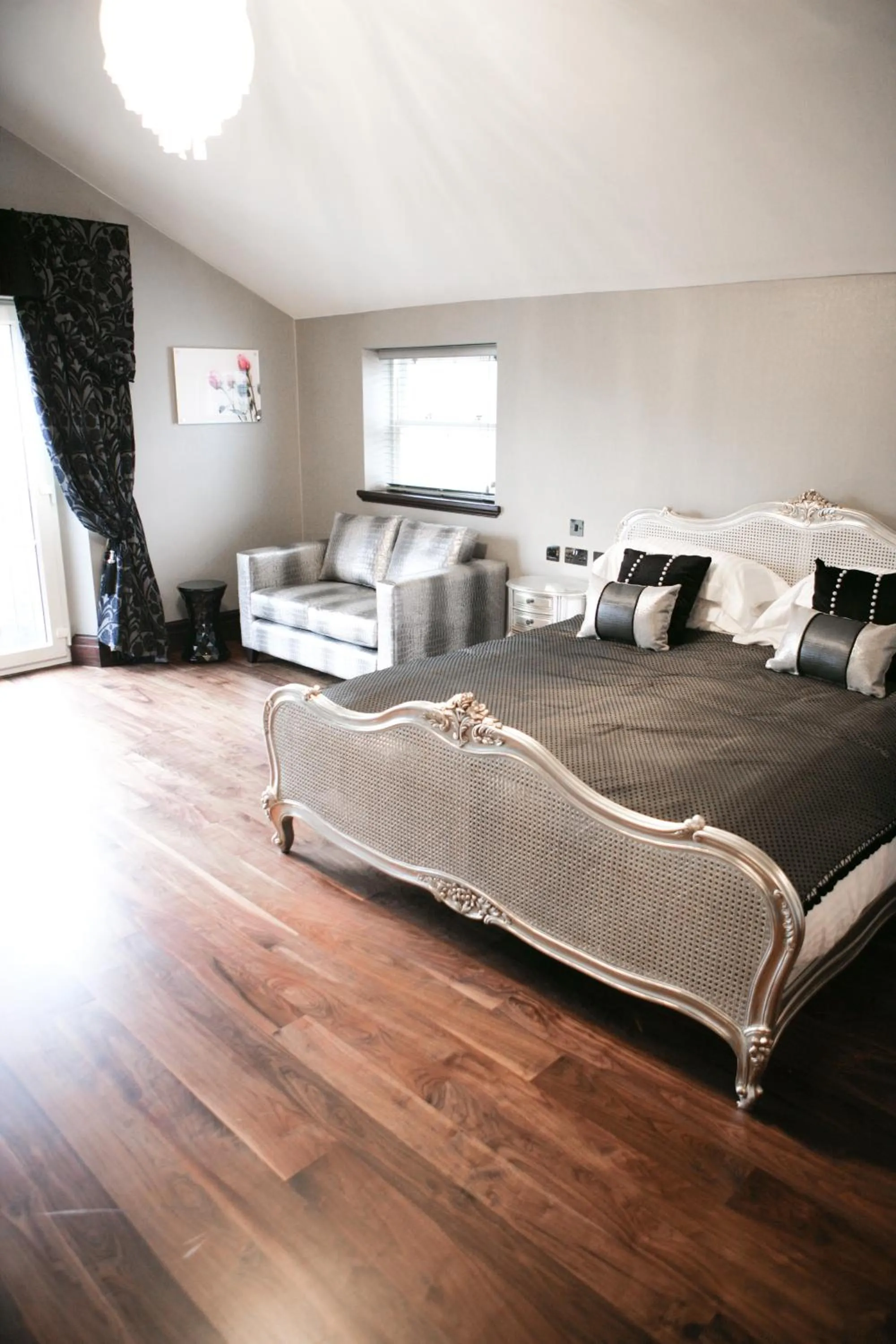 Bed in Windermere Suites