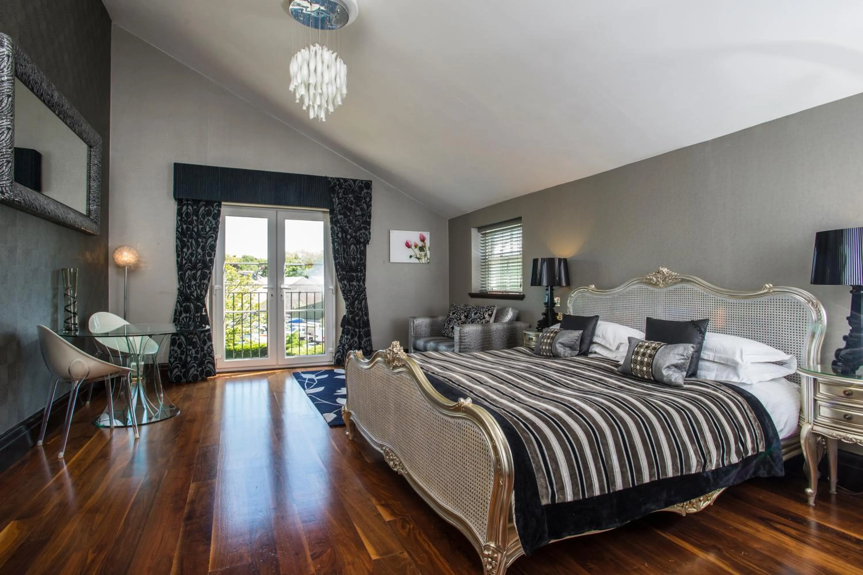 Bed in Windermere Suites