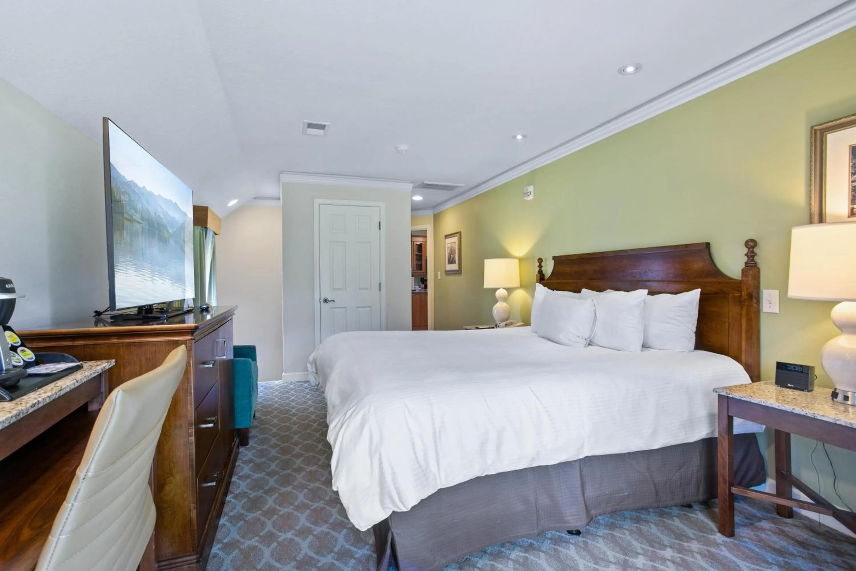 Bedroom, Bed in Kingsmill Resort