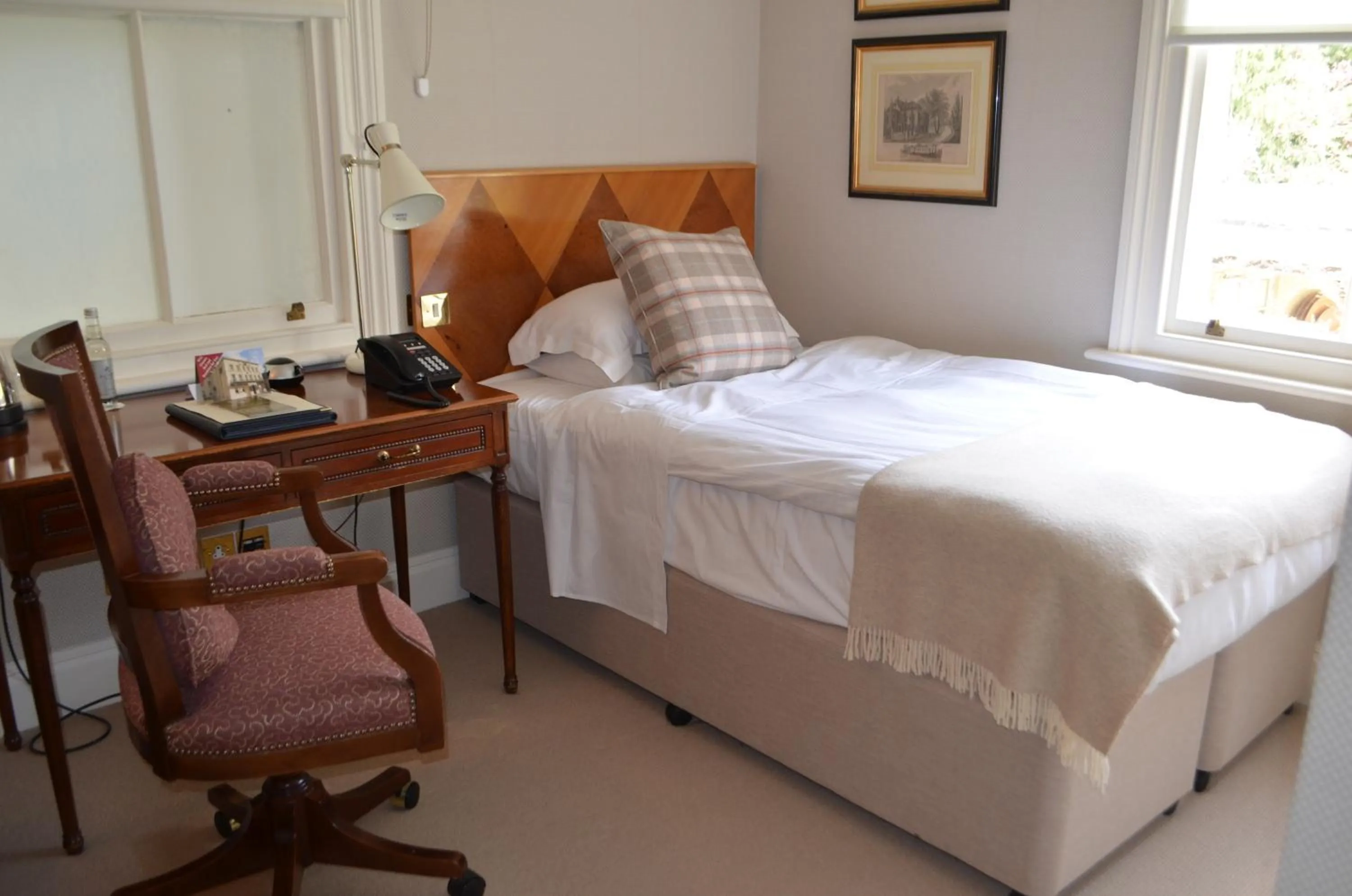 Shower, Bed in Castle House Hotel