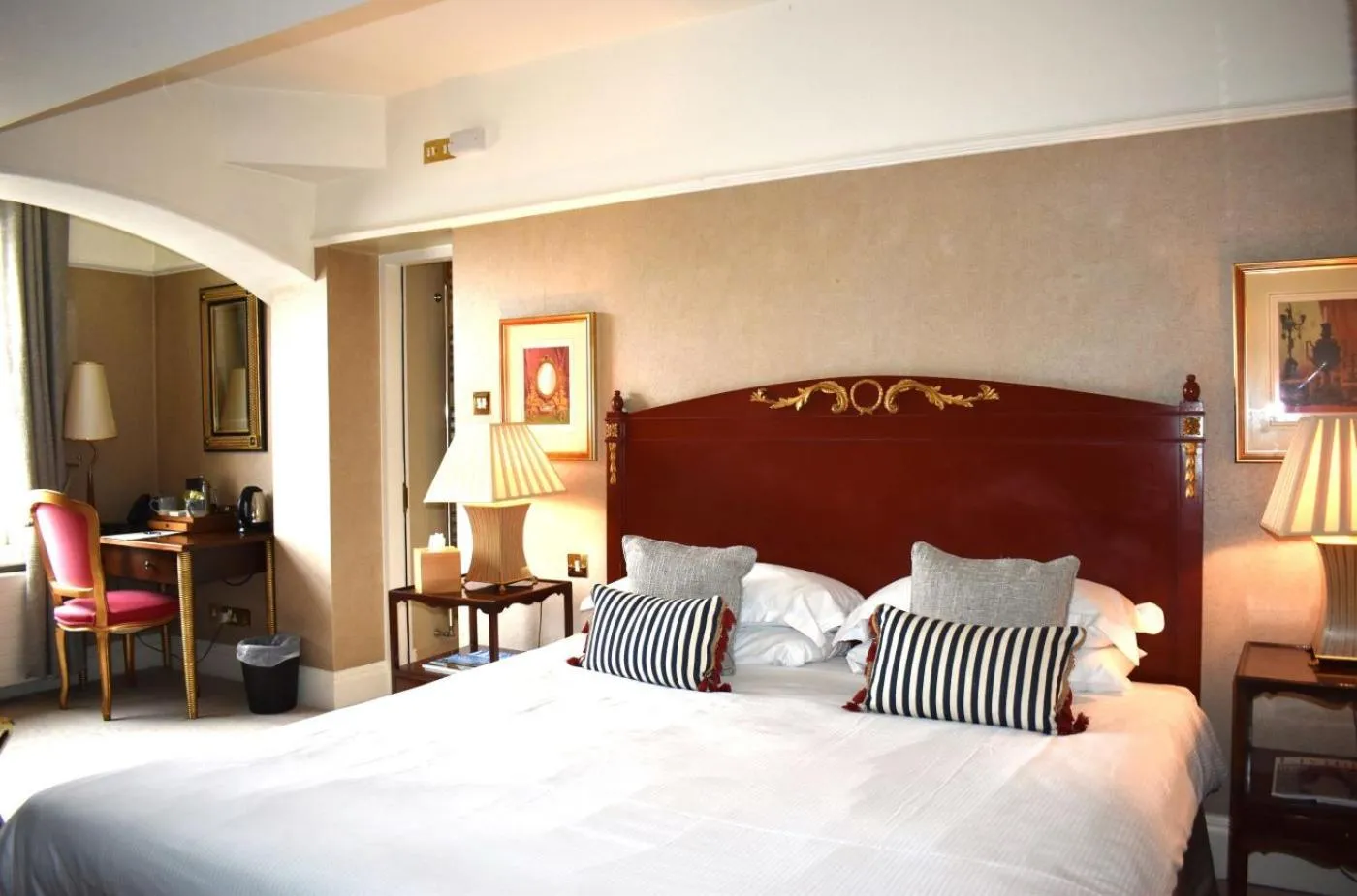 Shower, Bed in Castle House Hotel