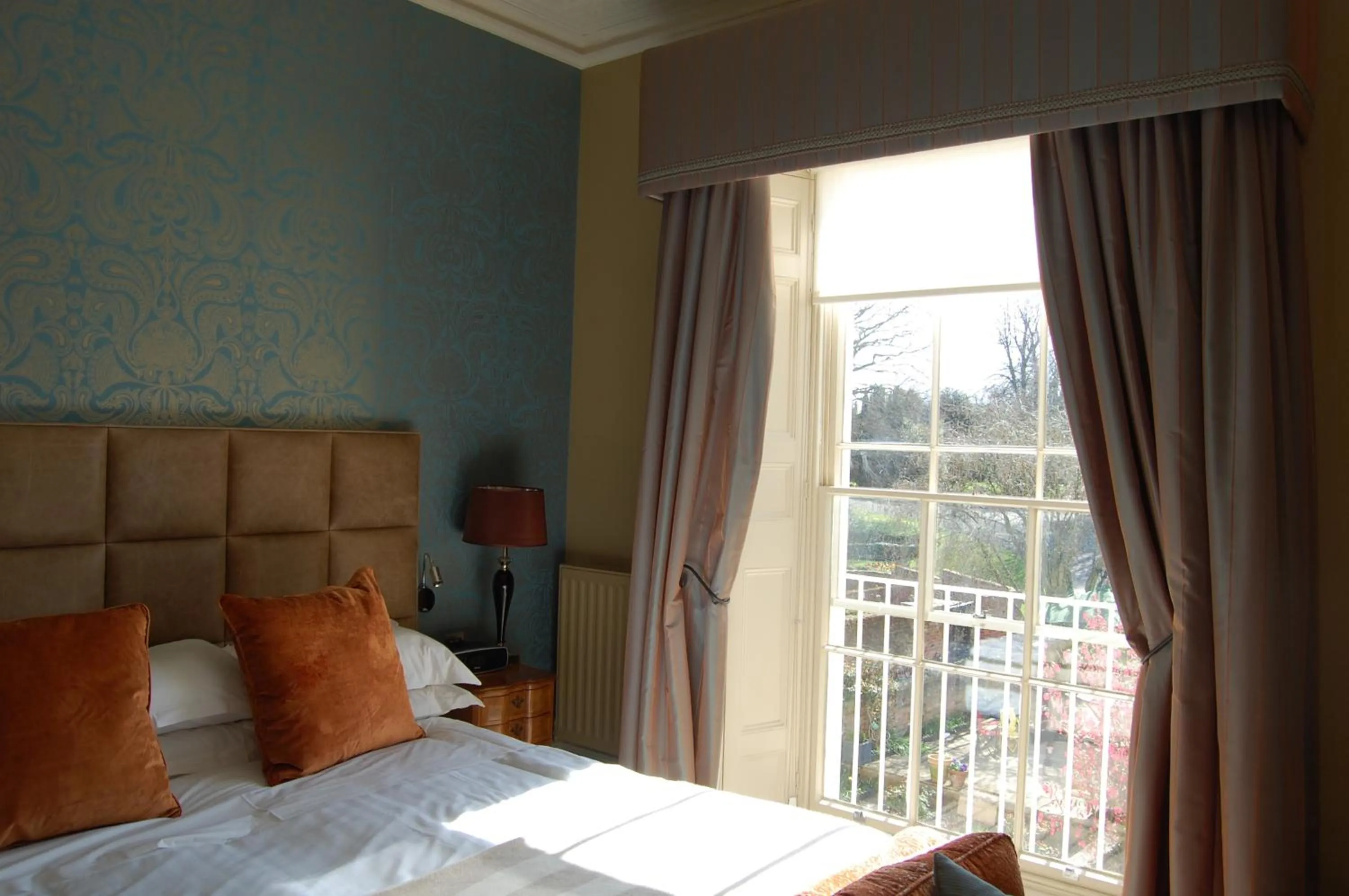 Shower, Bed in Castle House Hotel