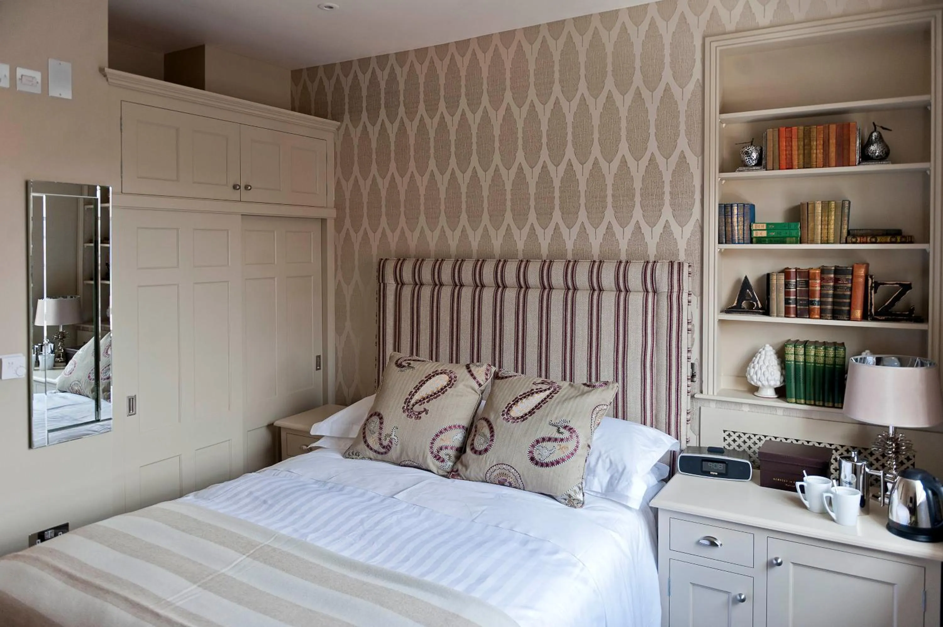 Photo of the whole room, Bed in Castle House Hotel