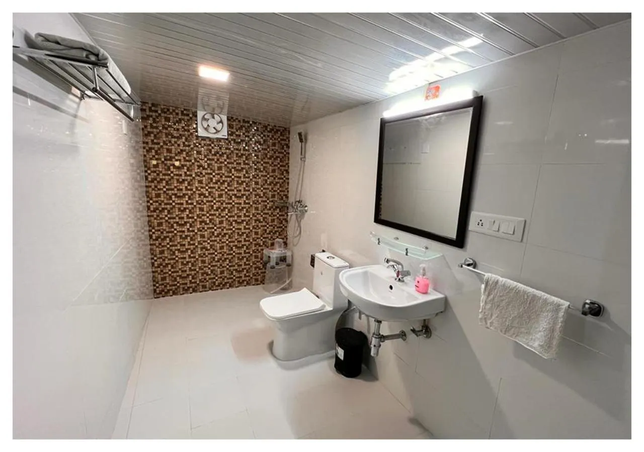 Shower in The Cocoon Camps & nature Resorts