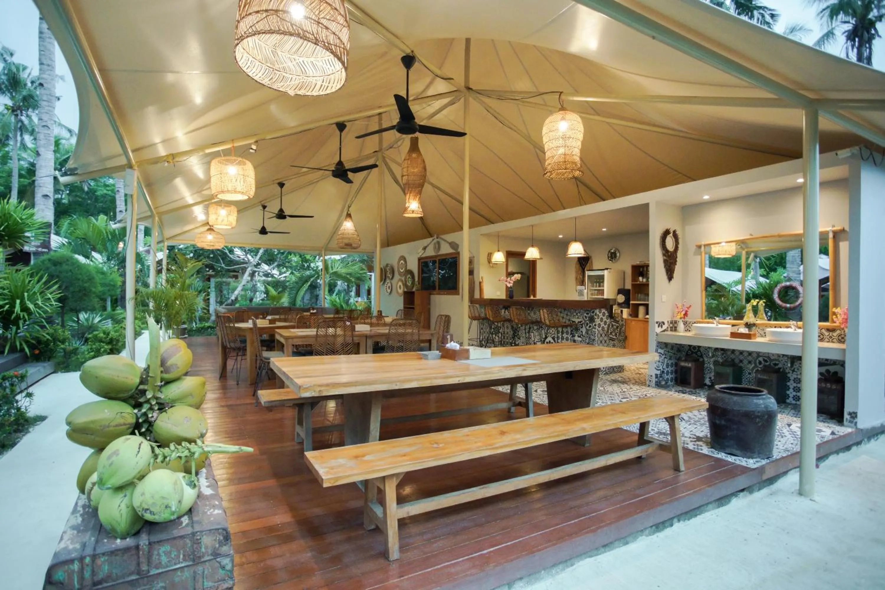 Restaurant/places to eat in Gili Tenda