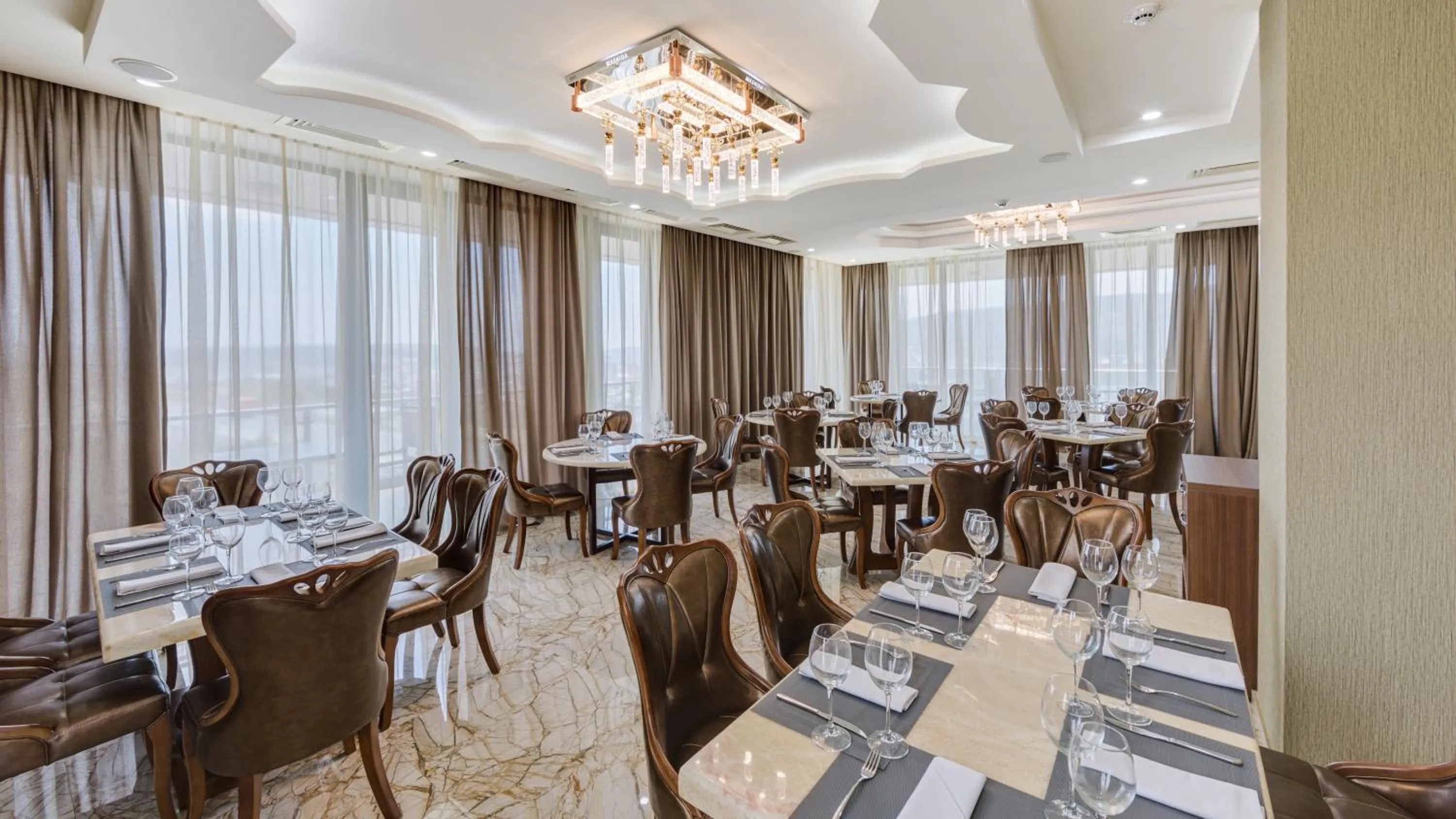 Restaurant/places to eat in Lisi Hills Hotel