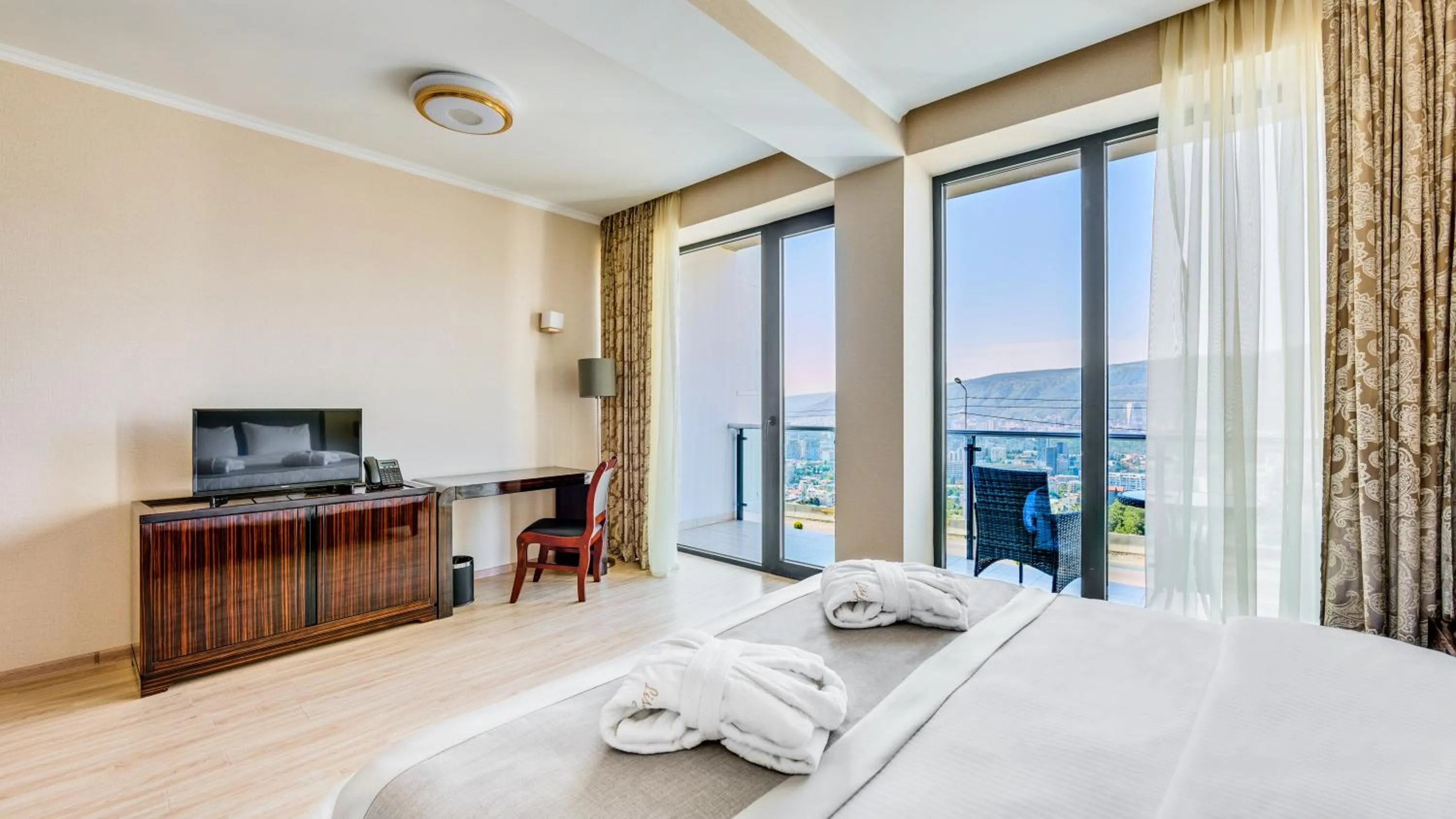 TV and multimedia, Bed in Lisi Hills Hotel