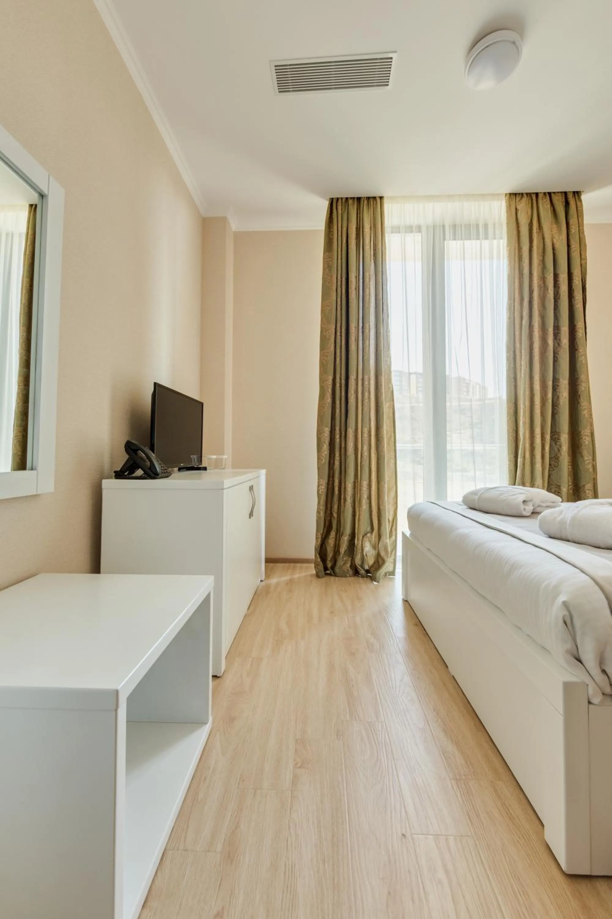 Bedroom, Bed in Lisi Hills Hotel