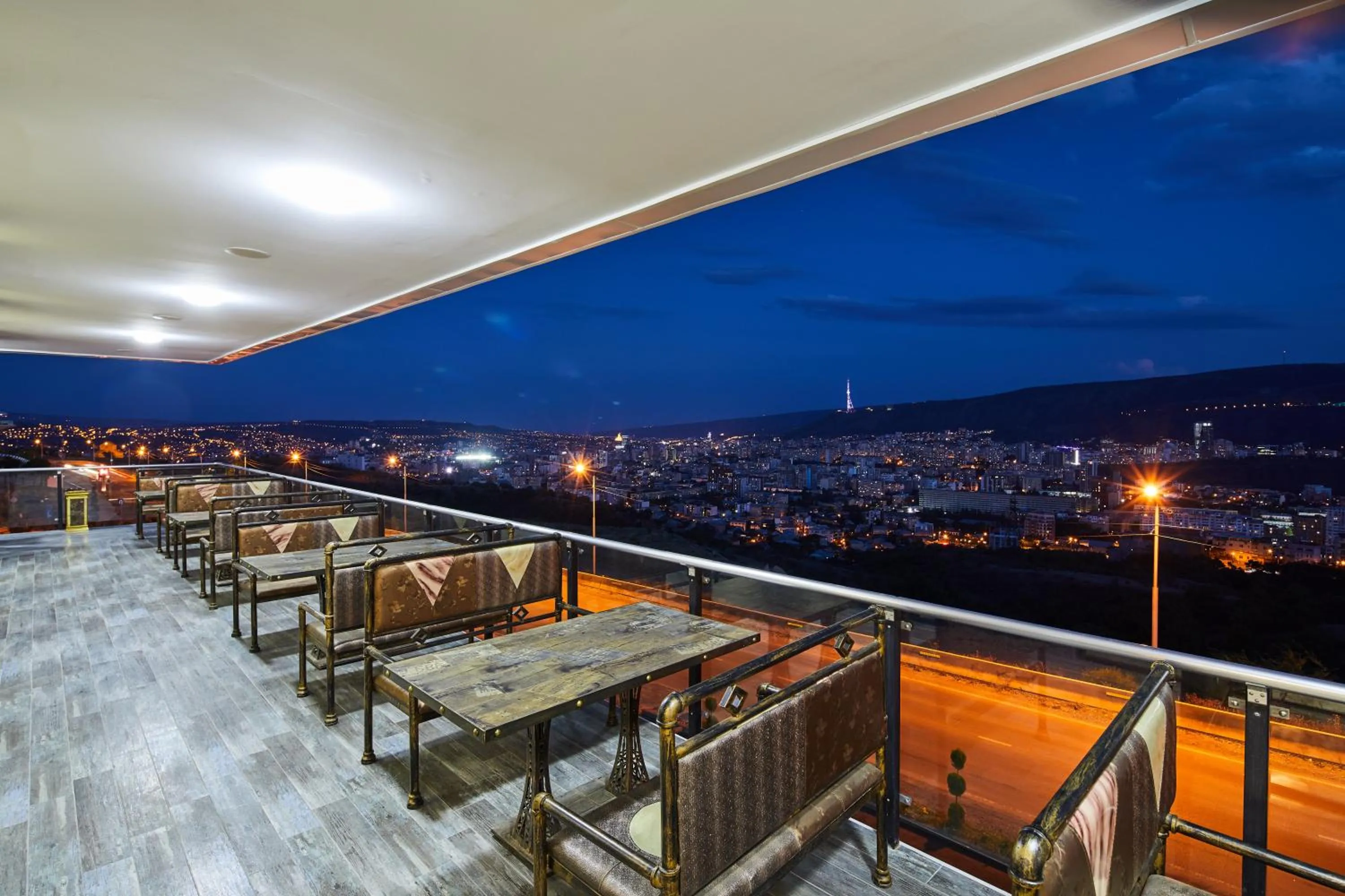 Restaurant/places to eat in Lisi Hills Hotel