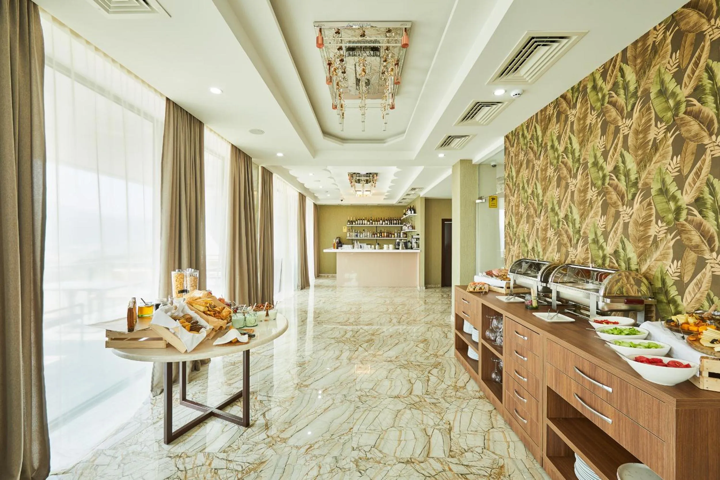 Restaurant/places to eat in Lisi Hills Hotel