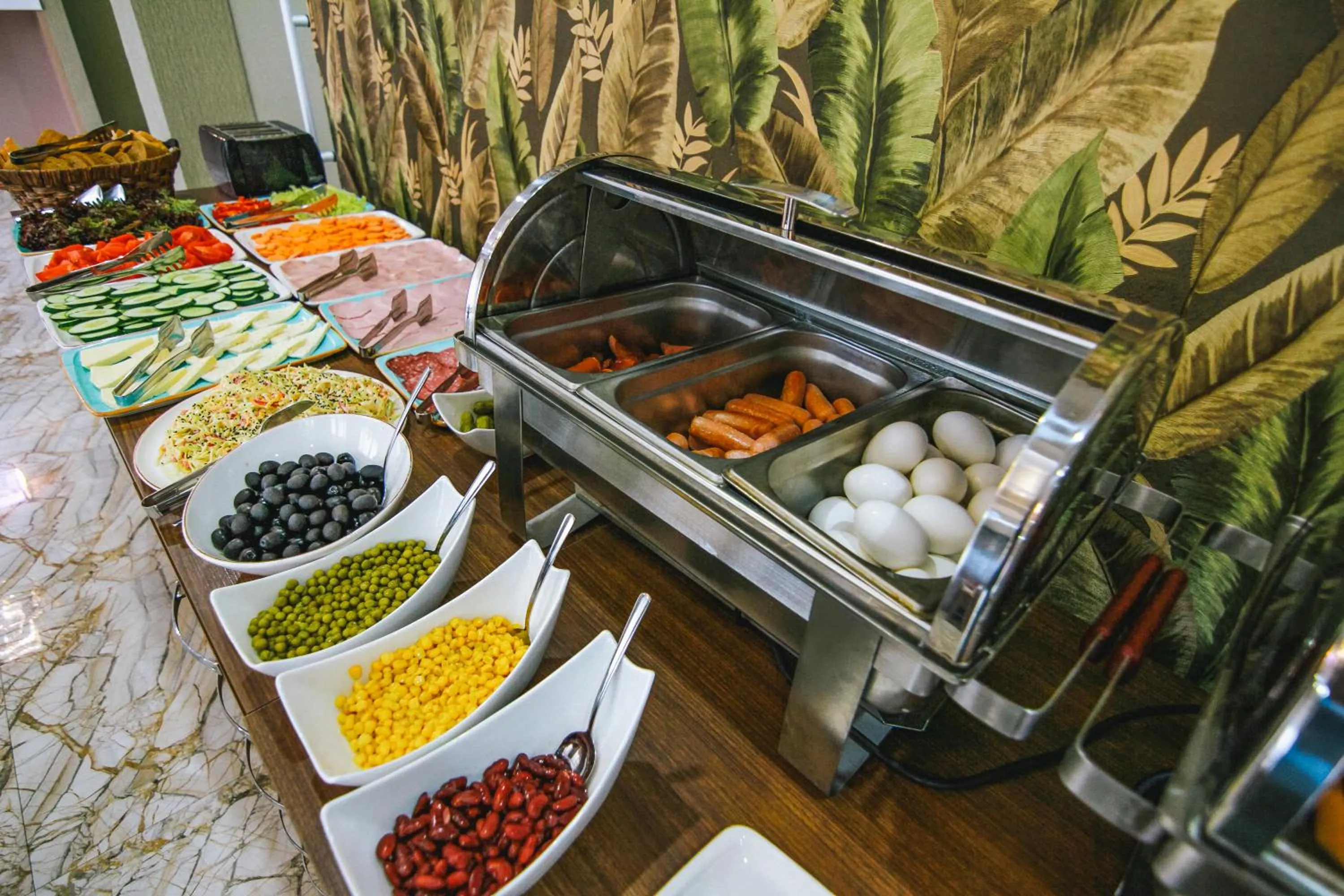 Food and drinks in Lisi Hills Hotel