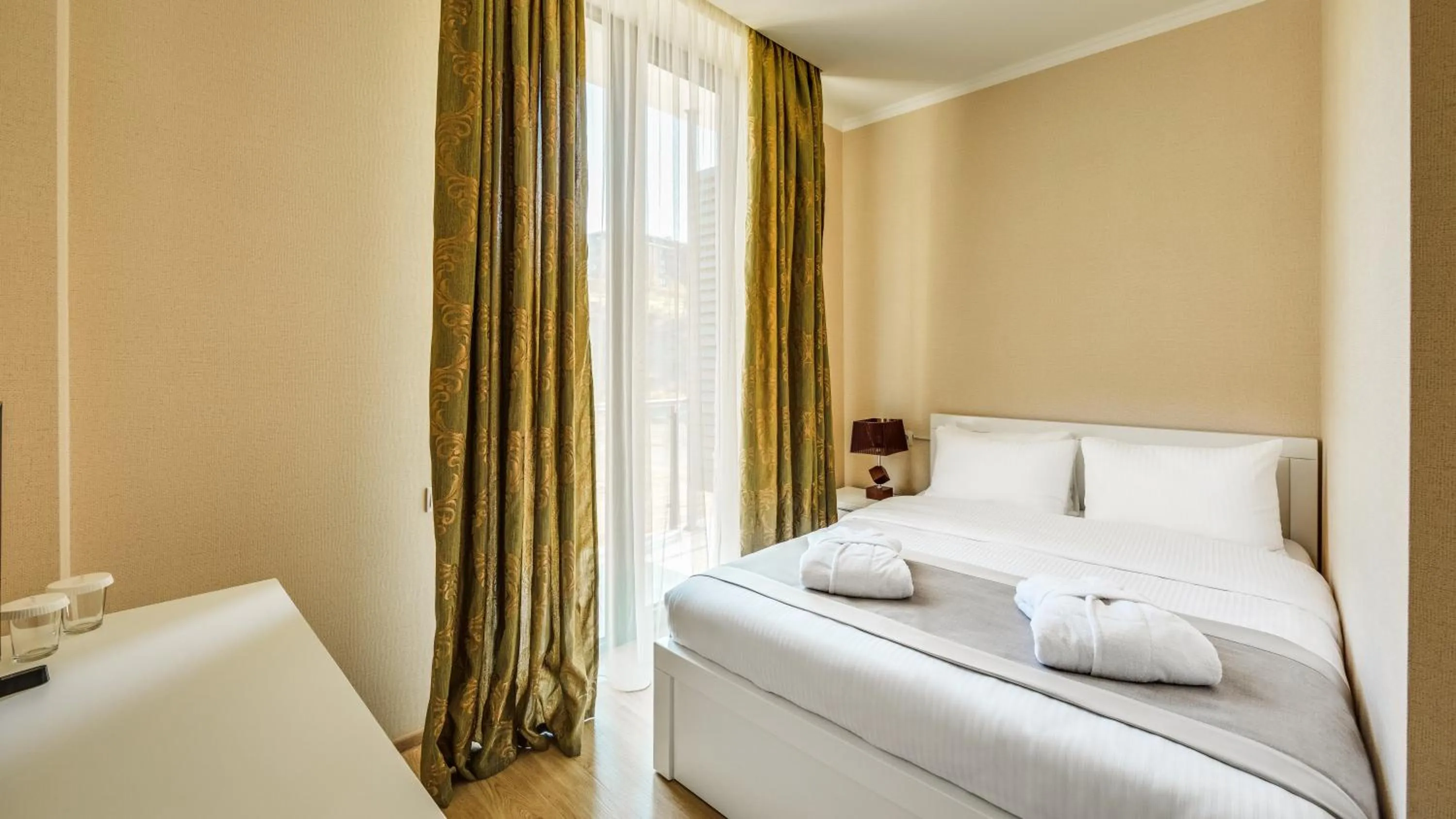 Bed in Lisi Hills Hotel