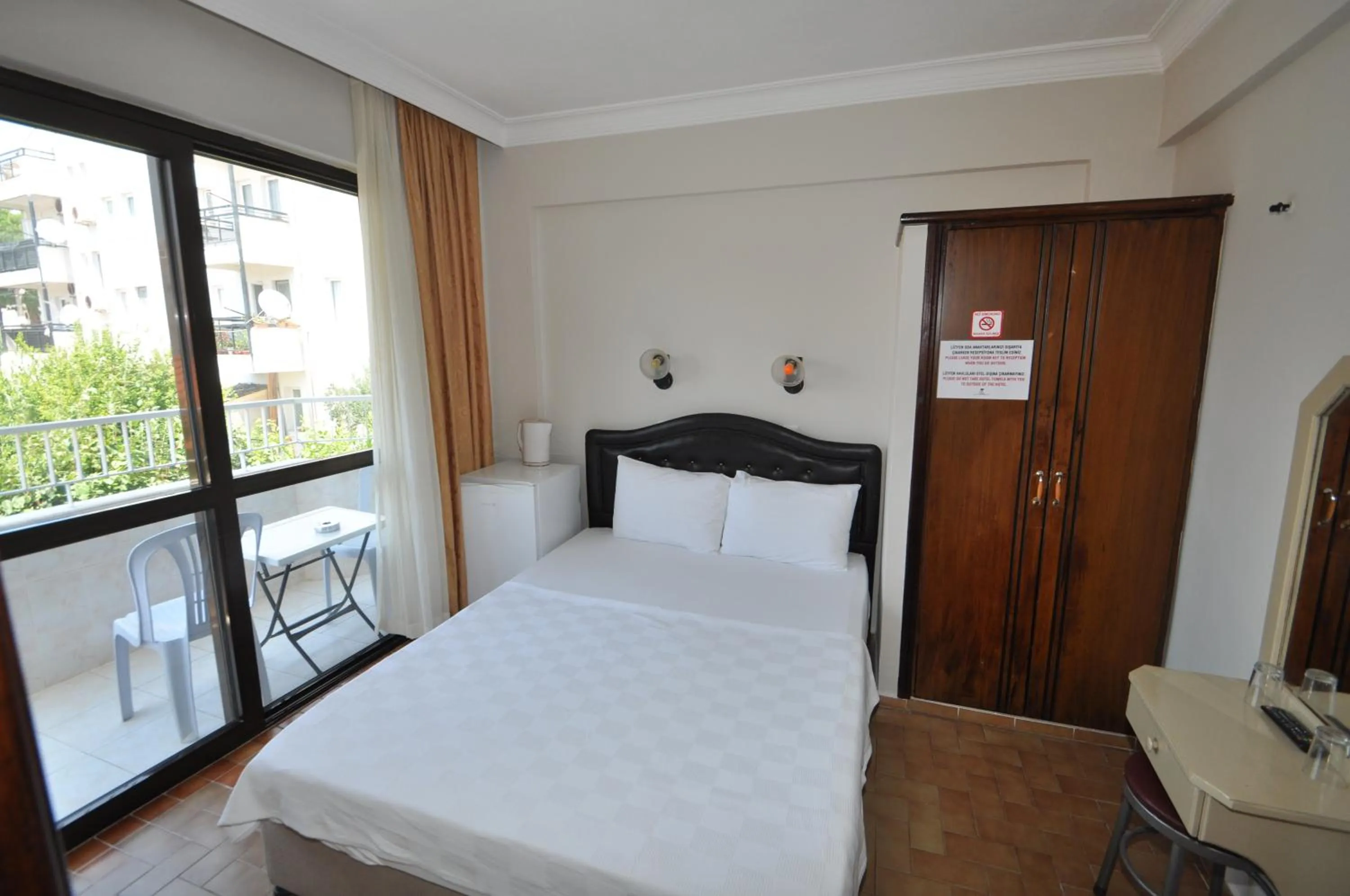 Bed in Defne & Zevkim Hotel