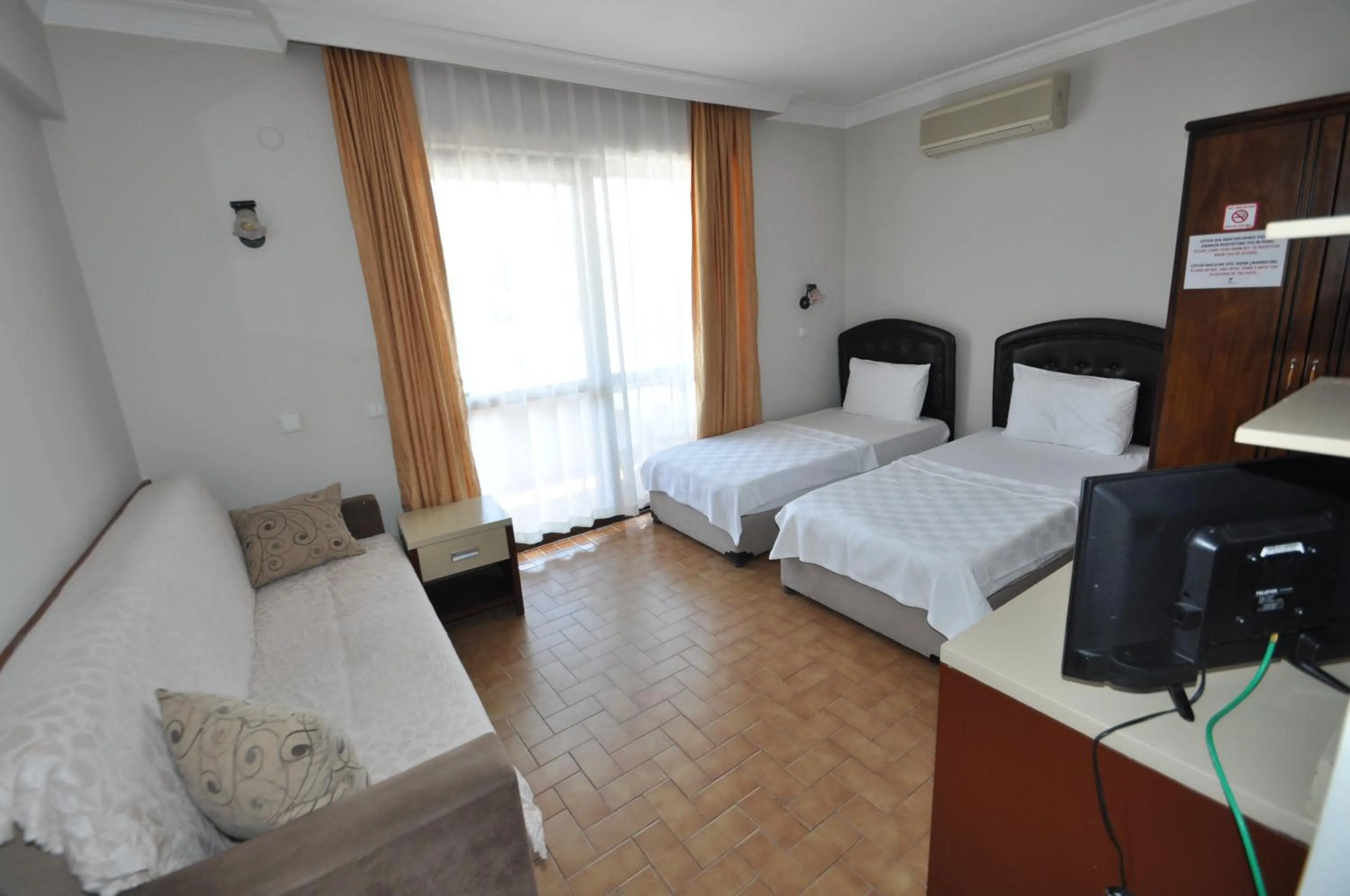 Bed in Defne & Zevkim Hotel