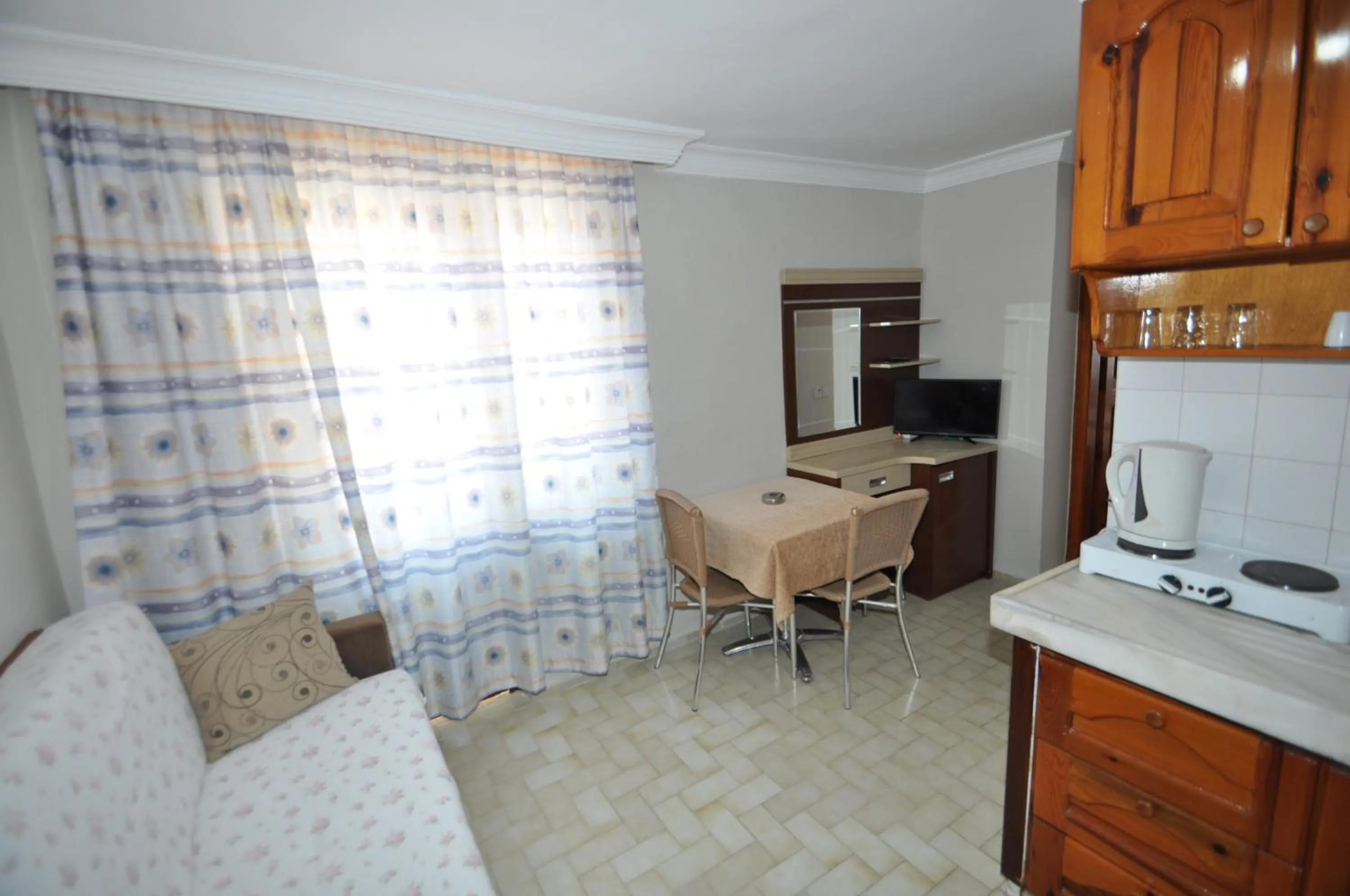 Kitchen or kitchenette in Defne & Zevkim Hotel