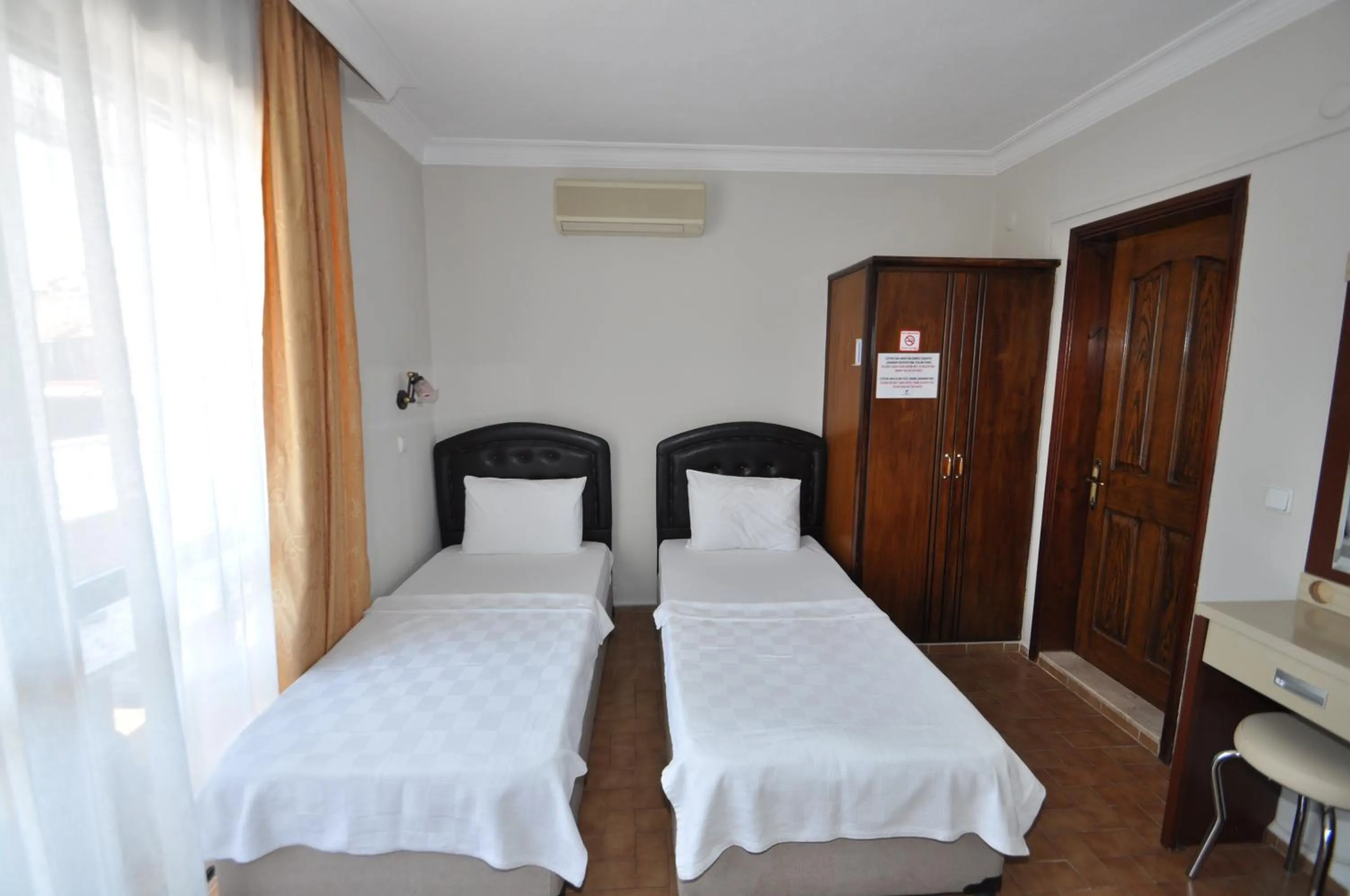 Bed in Defne & Zevkim Hotel