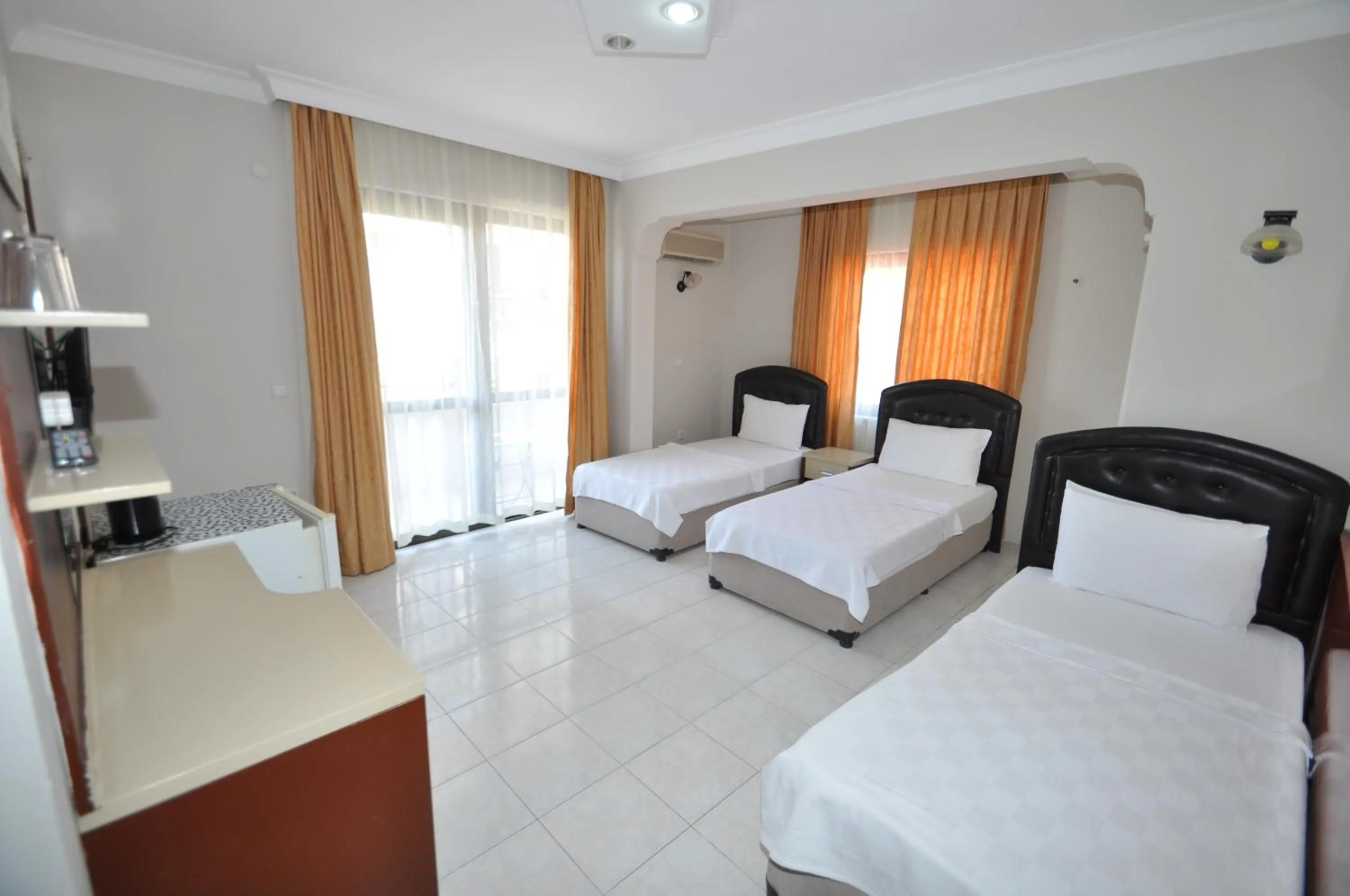 Bed in Defne & Zevkim Hotel