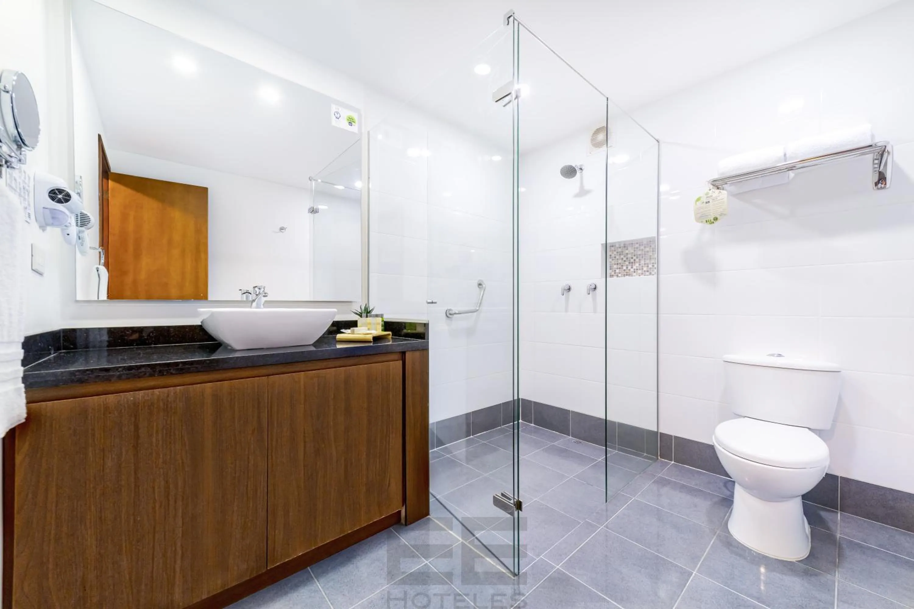 Shower in Hotel Leblon Suites Milla de Oro