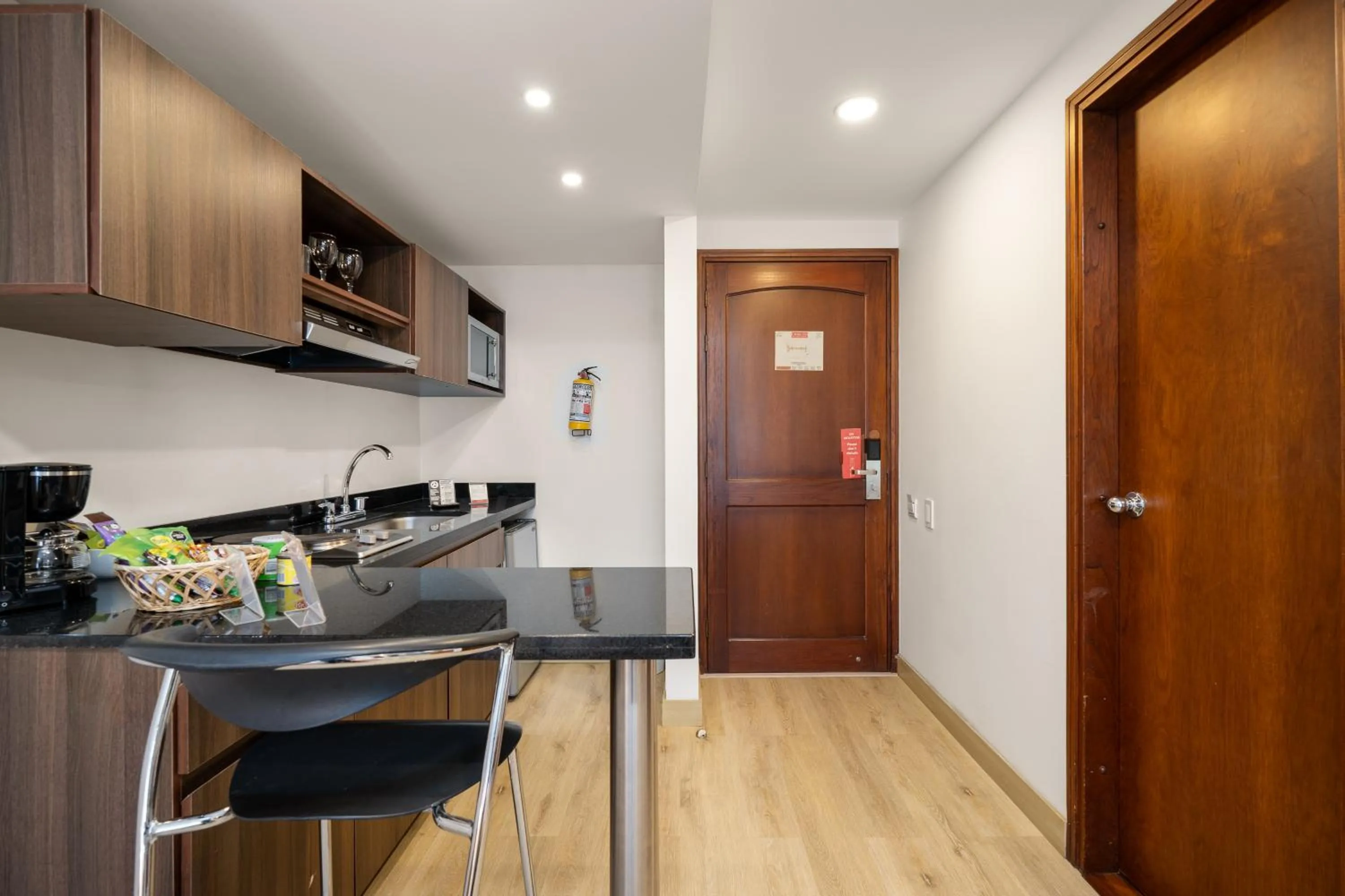 kitchen in Hotel Leblon Suites Milla de Oro