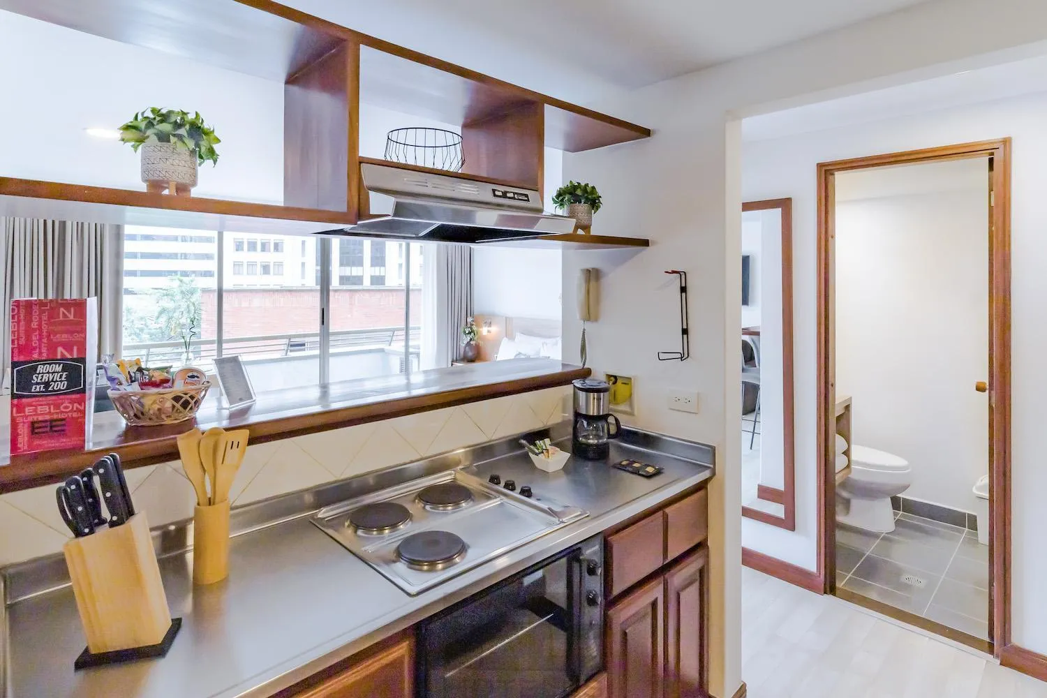 kitchen in Hotel Leblon Suites Milla de Oro