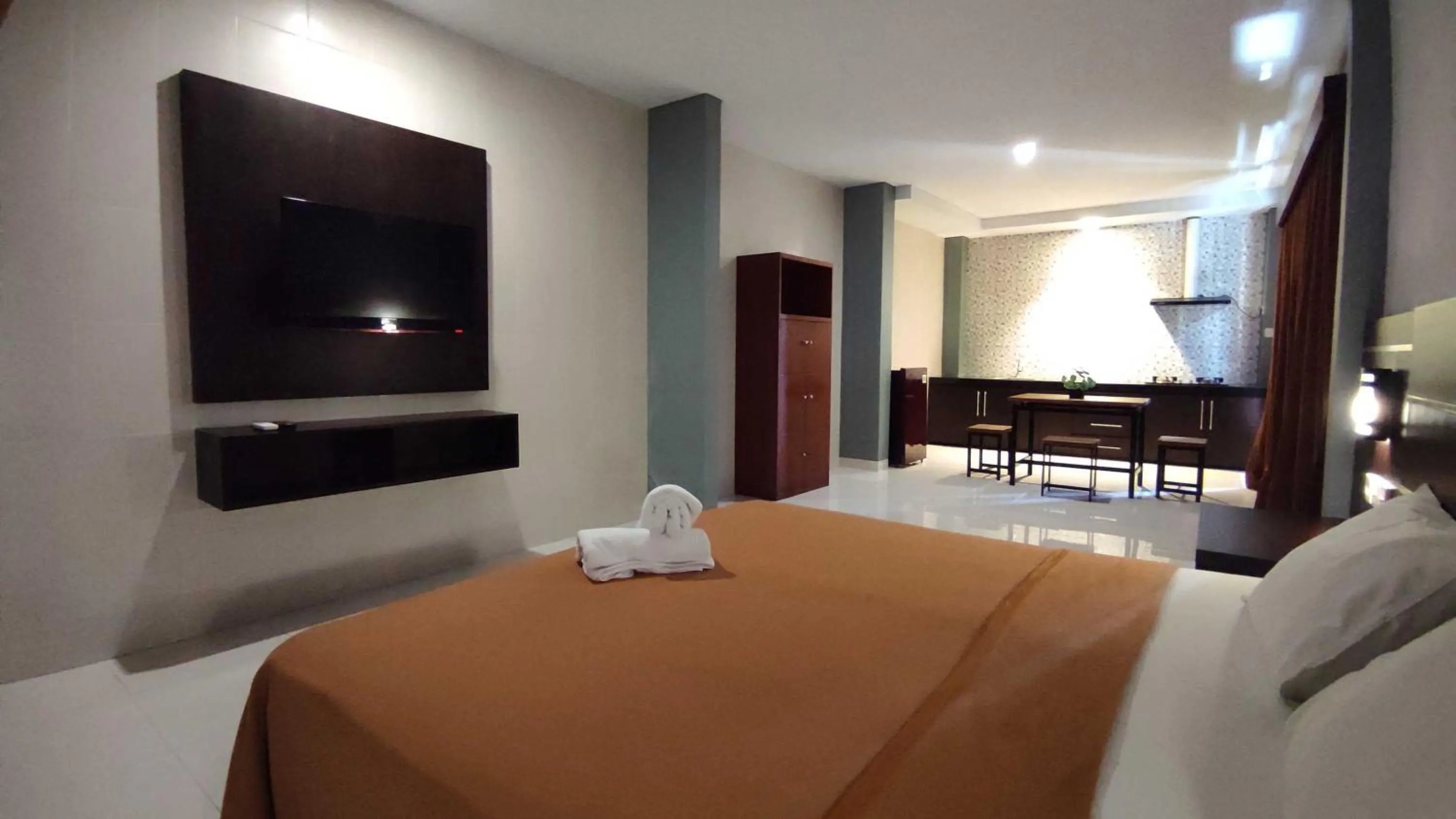 Photo of the whole room, Bed in Gempita House Legian Bali