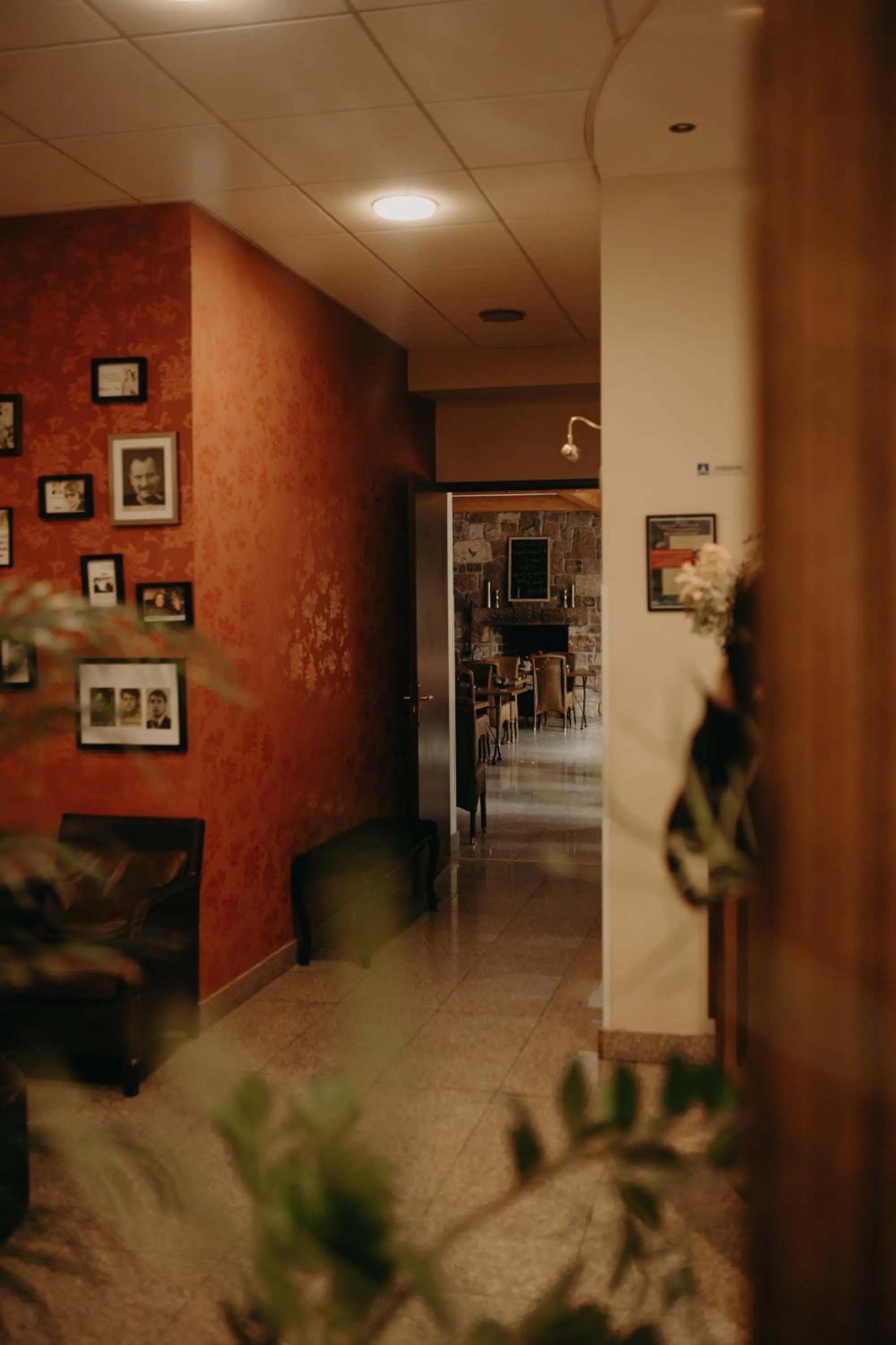 Lobby or reception in Logis - Hotel Restaurant du Parc