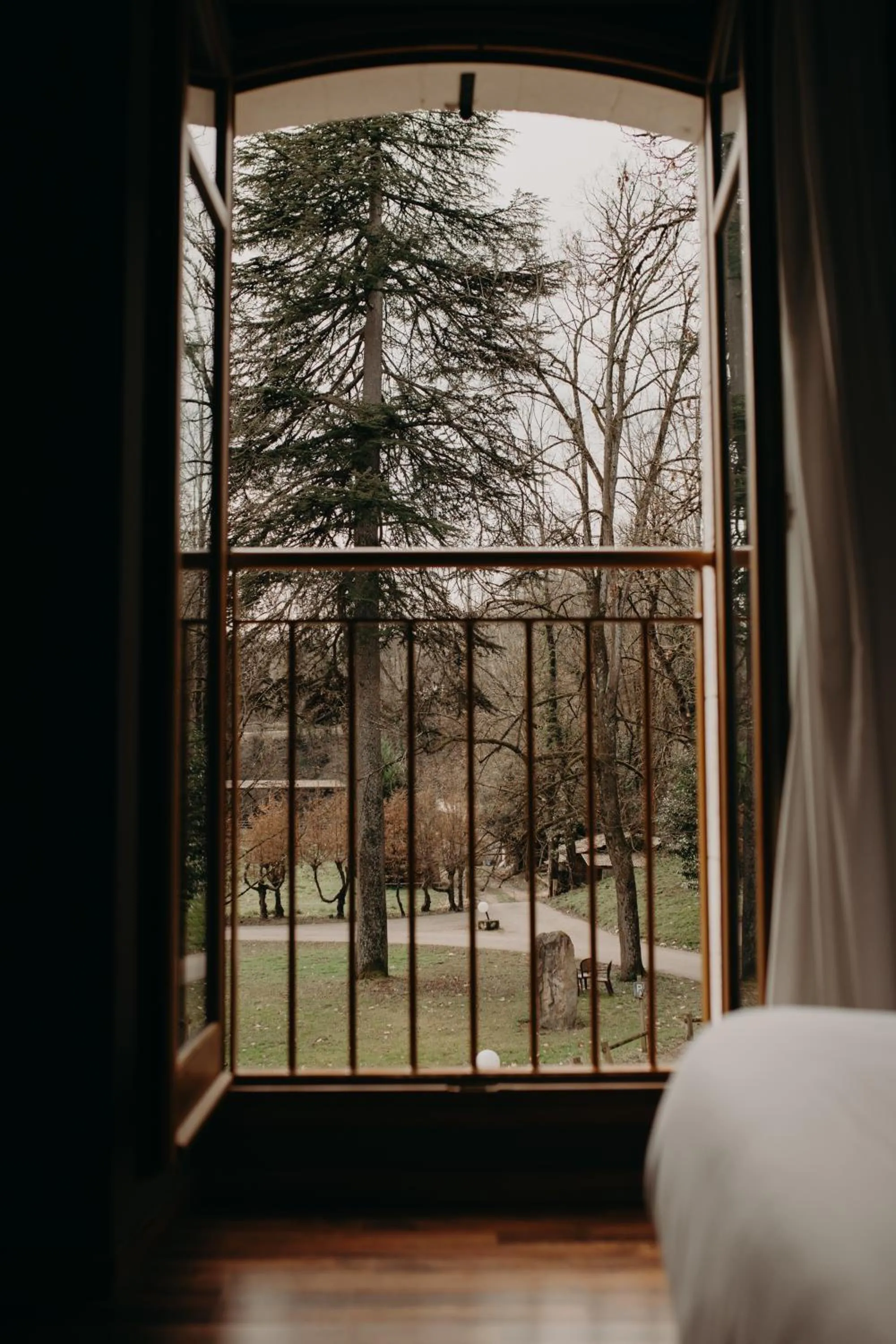 Garden view, Bed in Logis - Hotel Restaurant du Parc
