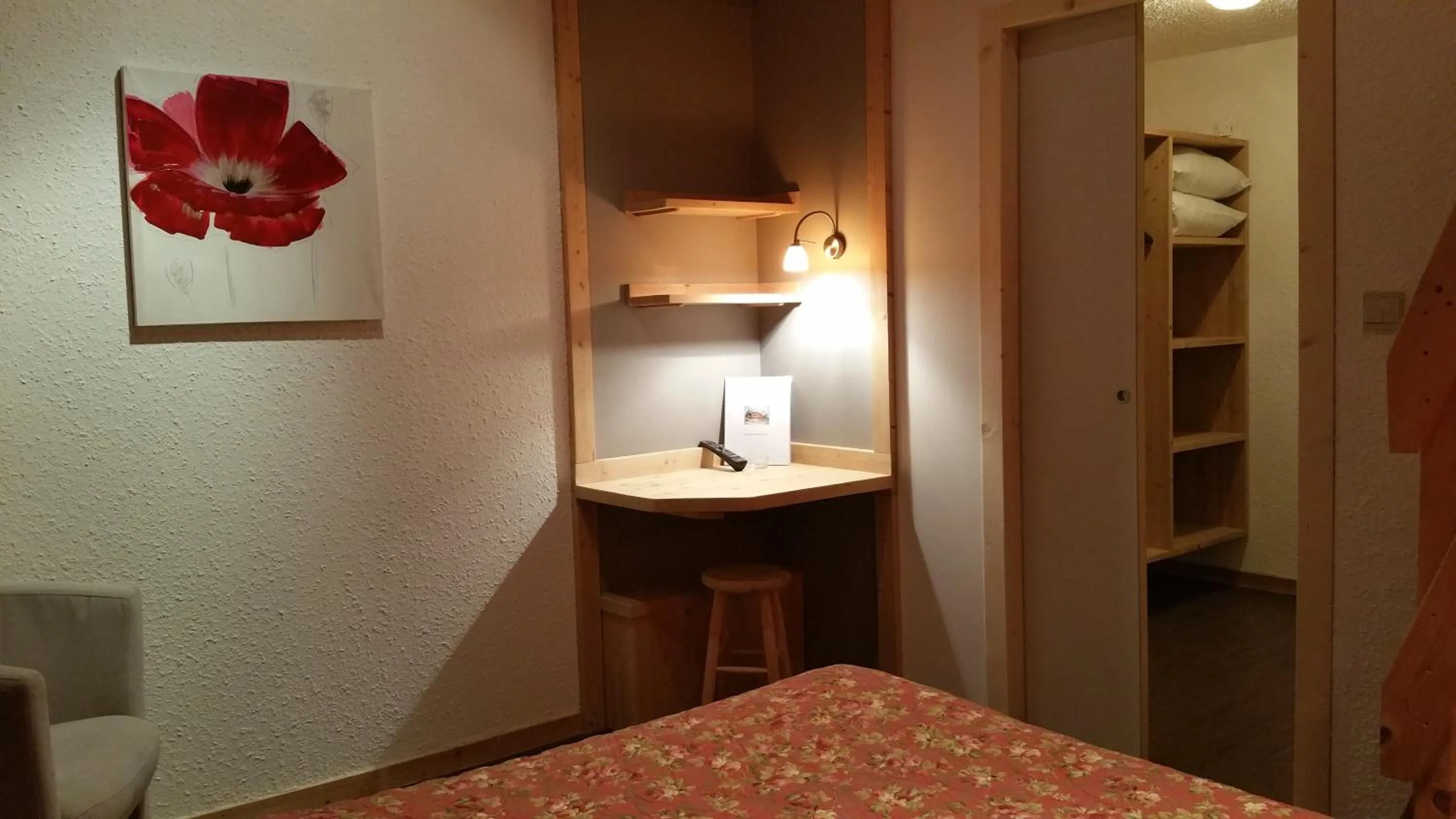 Bed in Hotel Les Lans