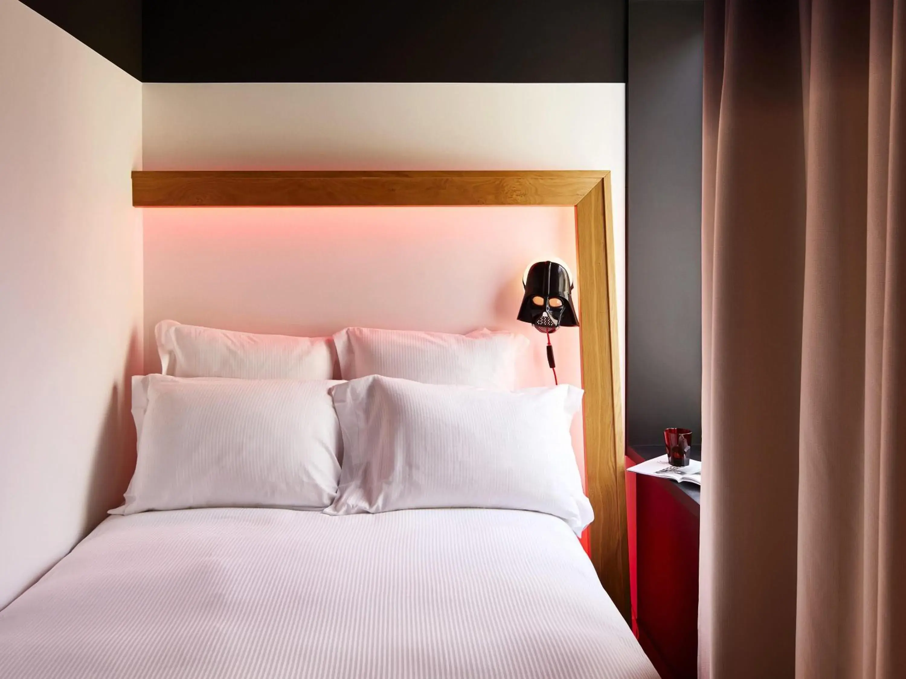 Small Double Room in Mama Shelter Toulouse Small Double Room in Mama Shelter Toulouse