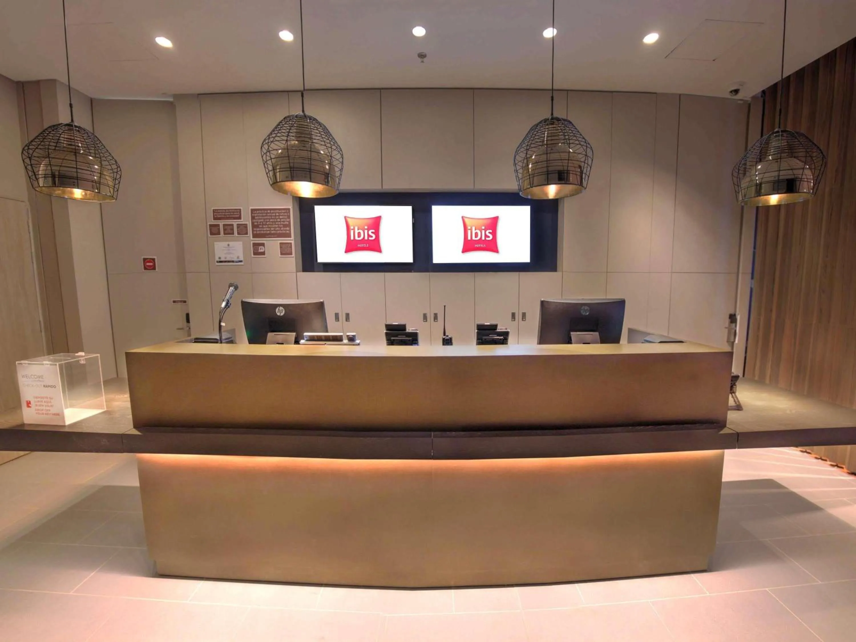 Property building in ibis Apartado